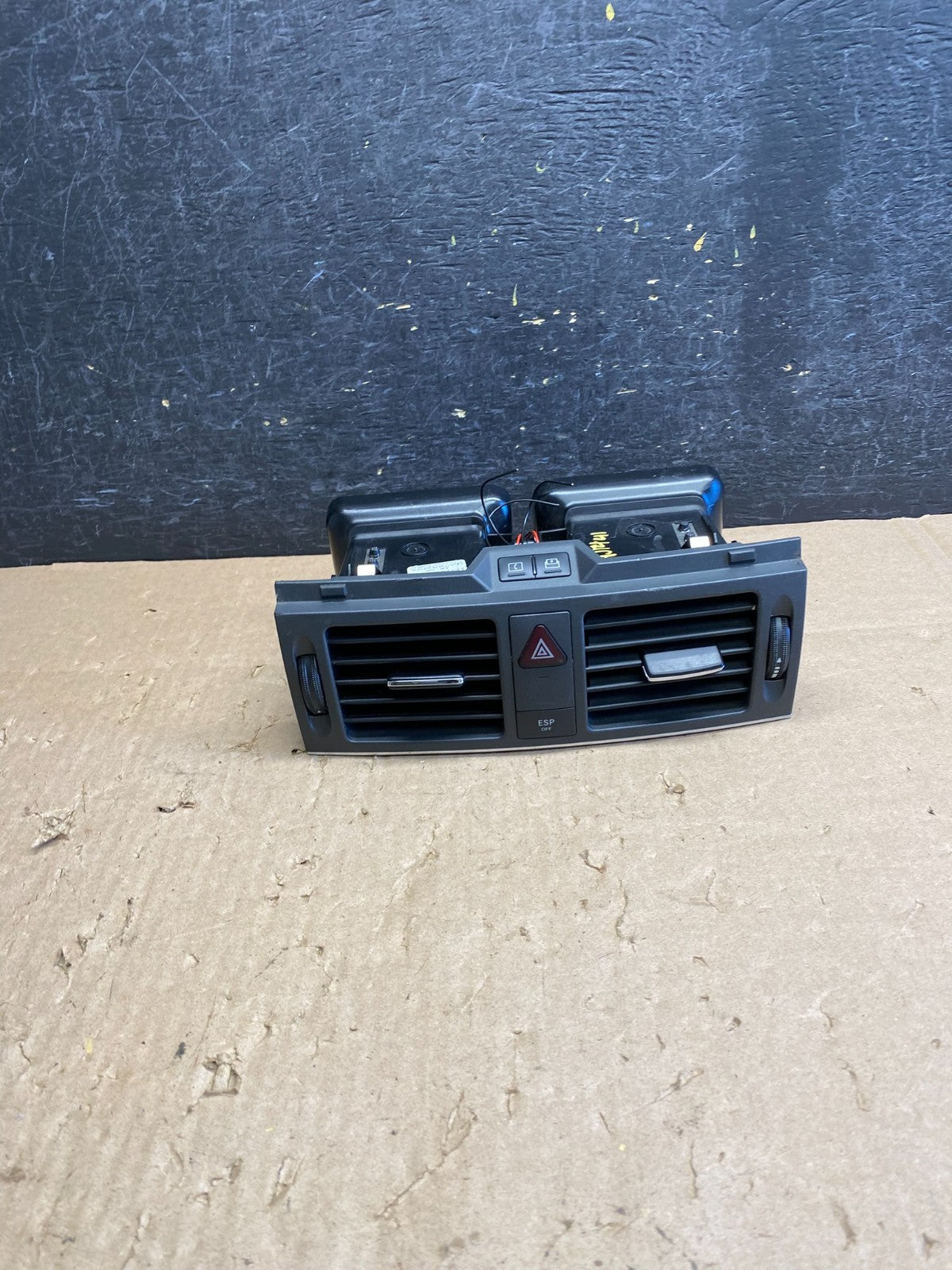 2008 to 2011 Mercedes W204 C300 Front Center Dash AC Air Vent Trim aj1441 DG0