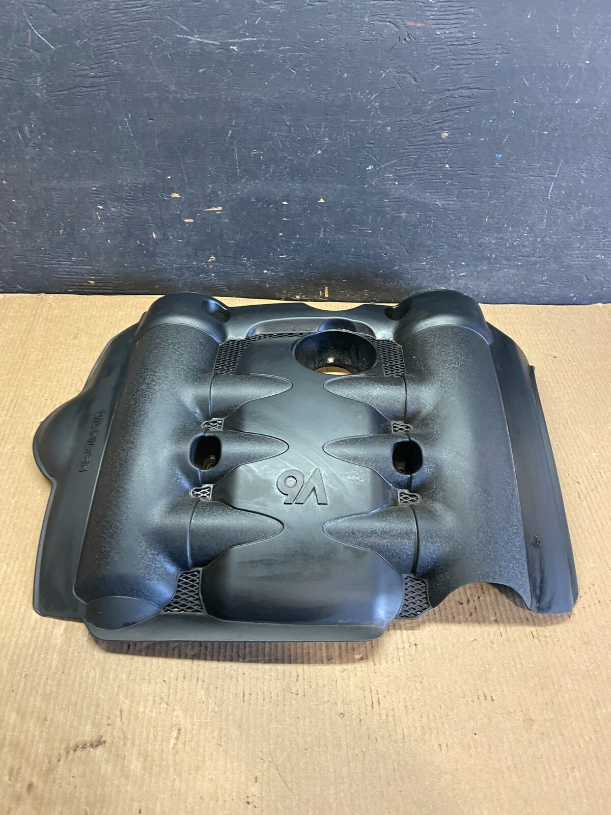 2006 to 2008 Kia Sedona V6 3.8L Engine Motor Cover N8266 PS1