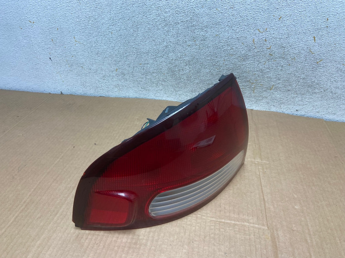 2000 2001 2002 2003 Nissan Sentra Left Driver Side Tail Light AI6822 LK2