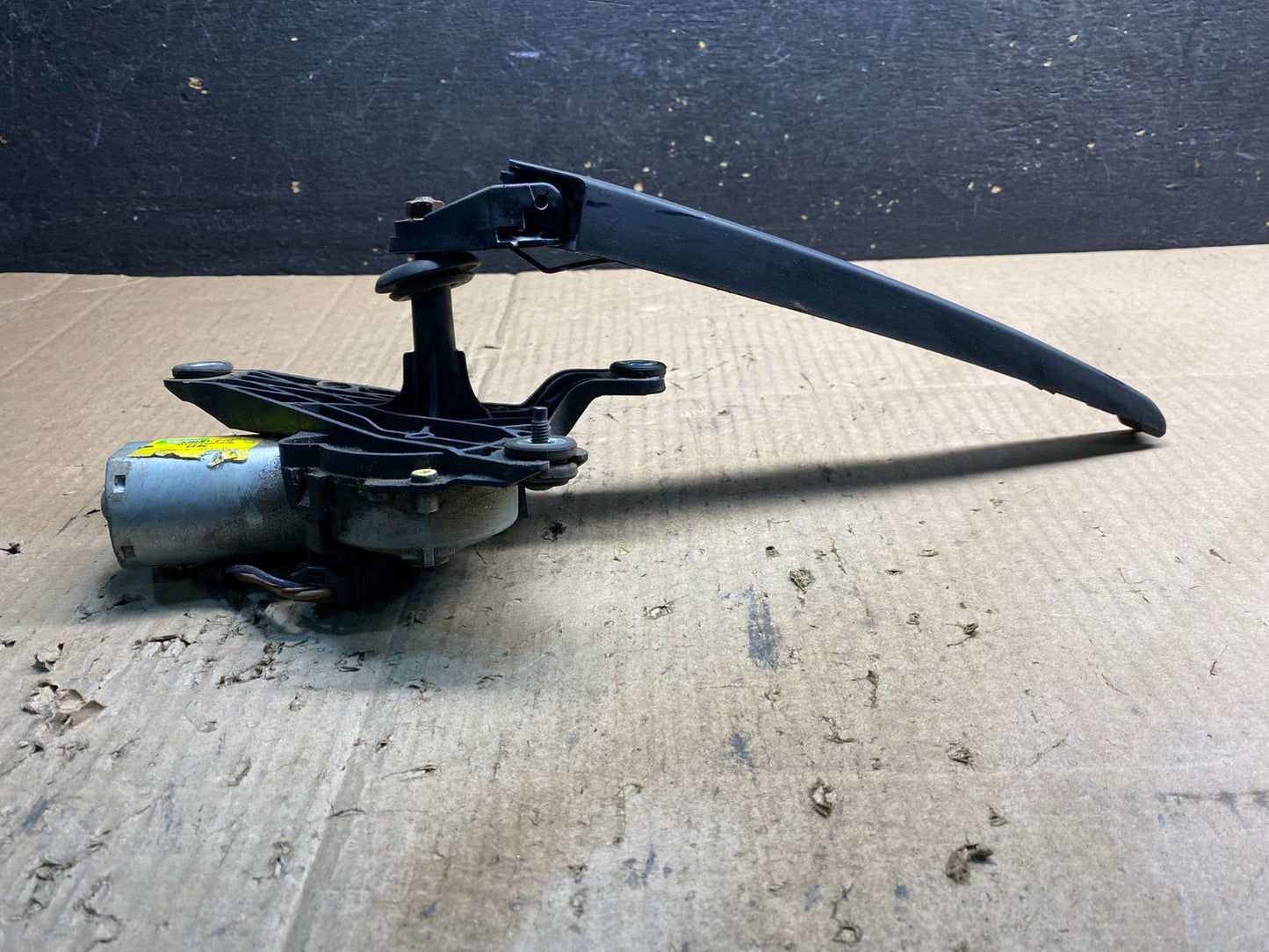 2007 to 2013 BMW X5 E70 Rear Windshield Wiper Motor OEM AB0406 DG1