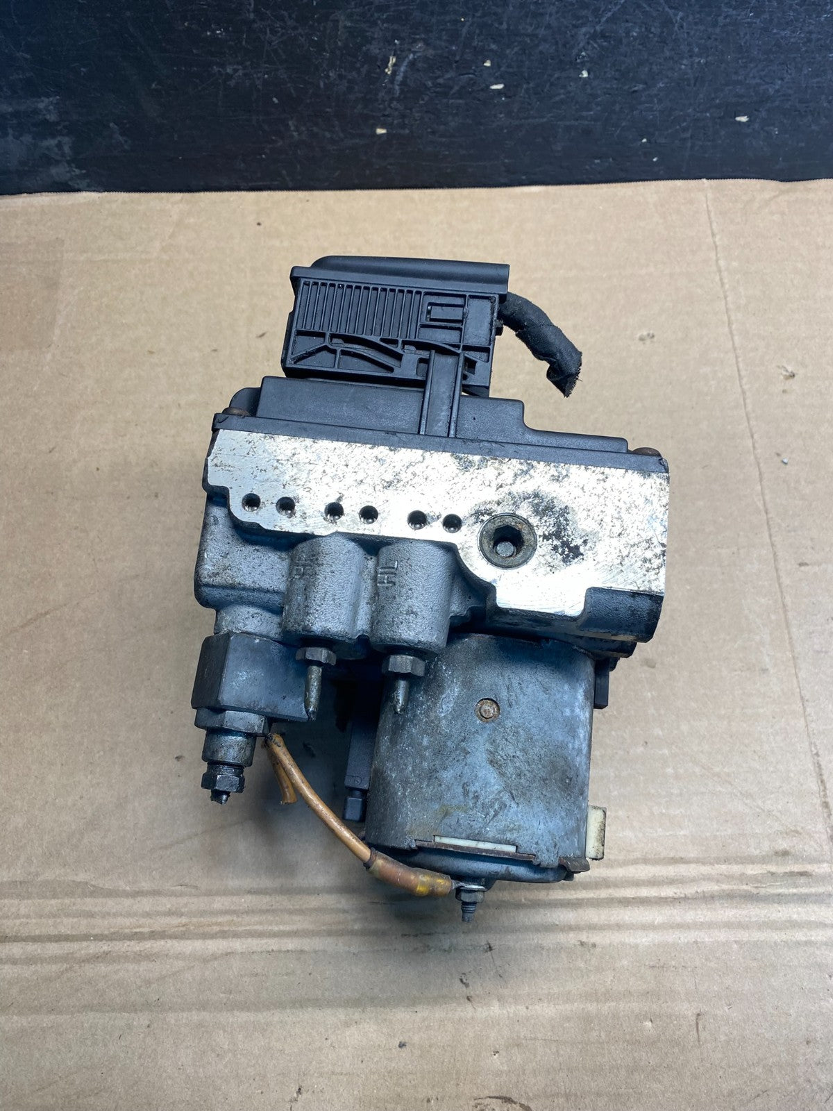 1994-1995 525i ABS Anti-Lock Brake Pump 0265217000 AE99874
