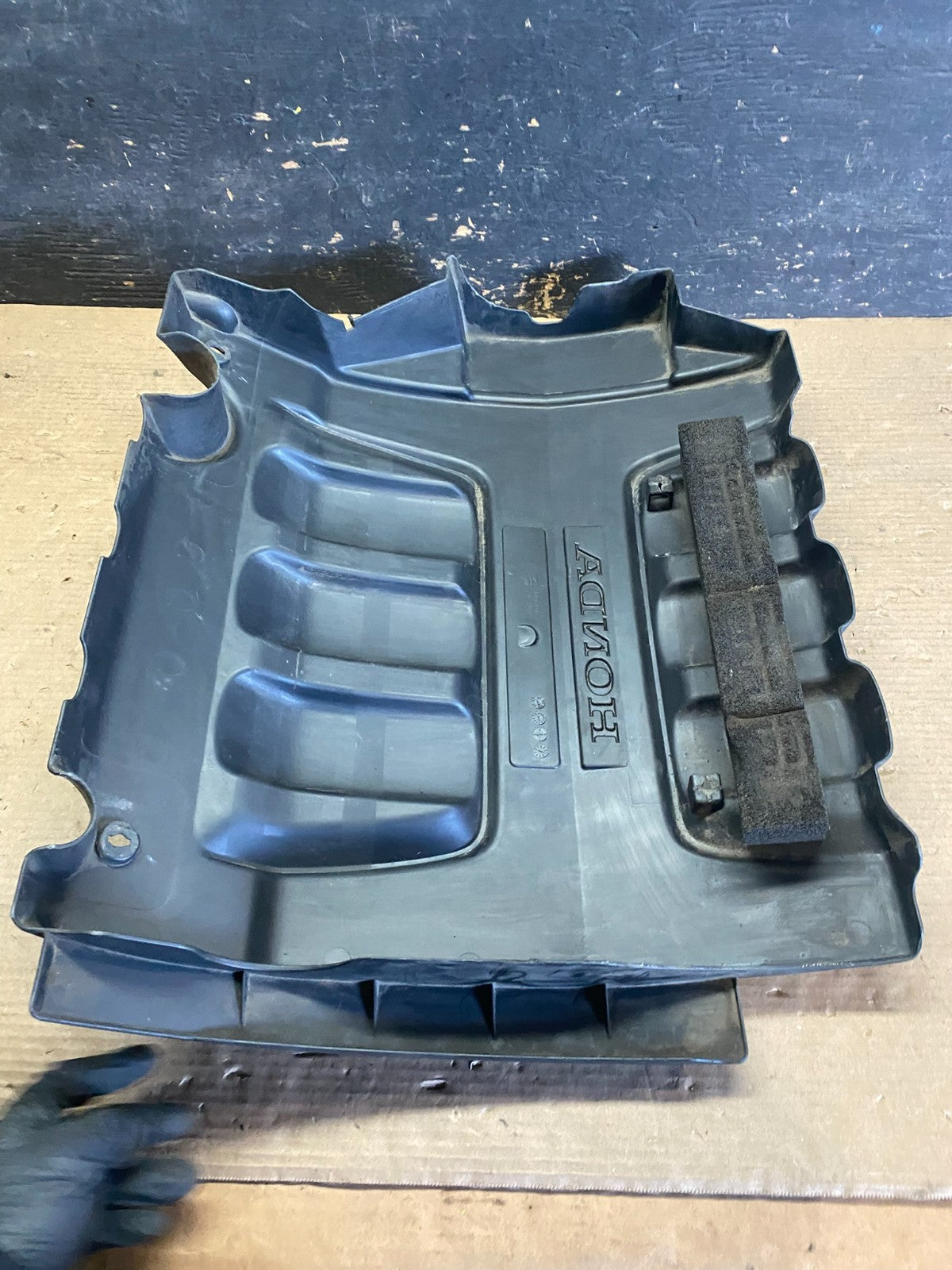 2005 to 2007 Honda Odyssey Black Engine Cover s3400 DG7