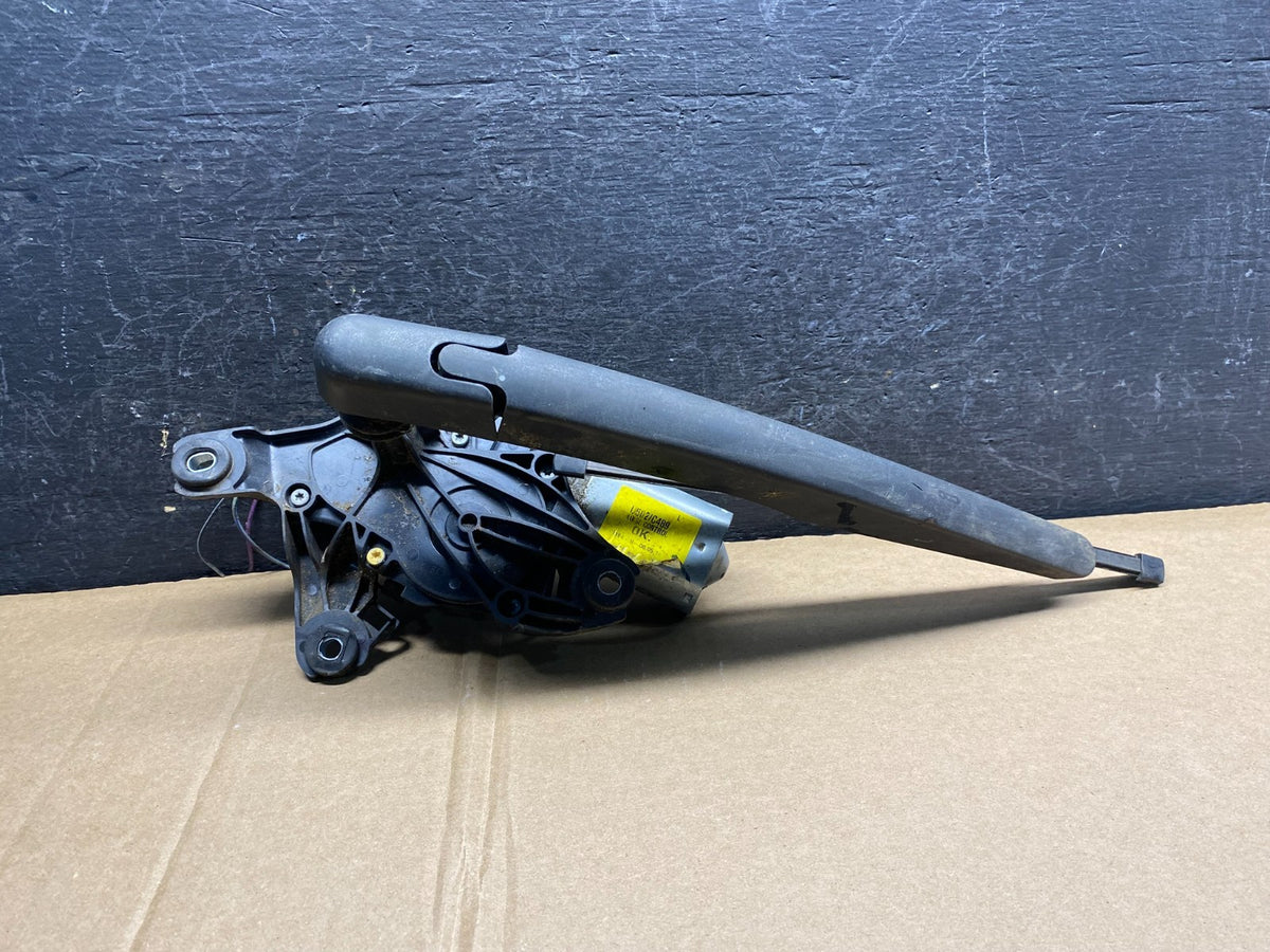 2011 to 2019 Ford Explorer Rear Windshield Wiper Motor AG3655 DG0