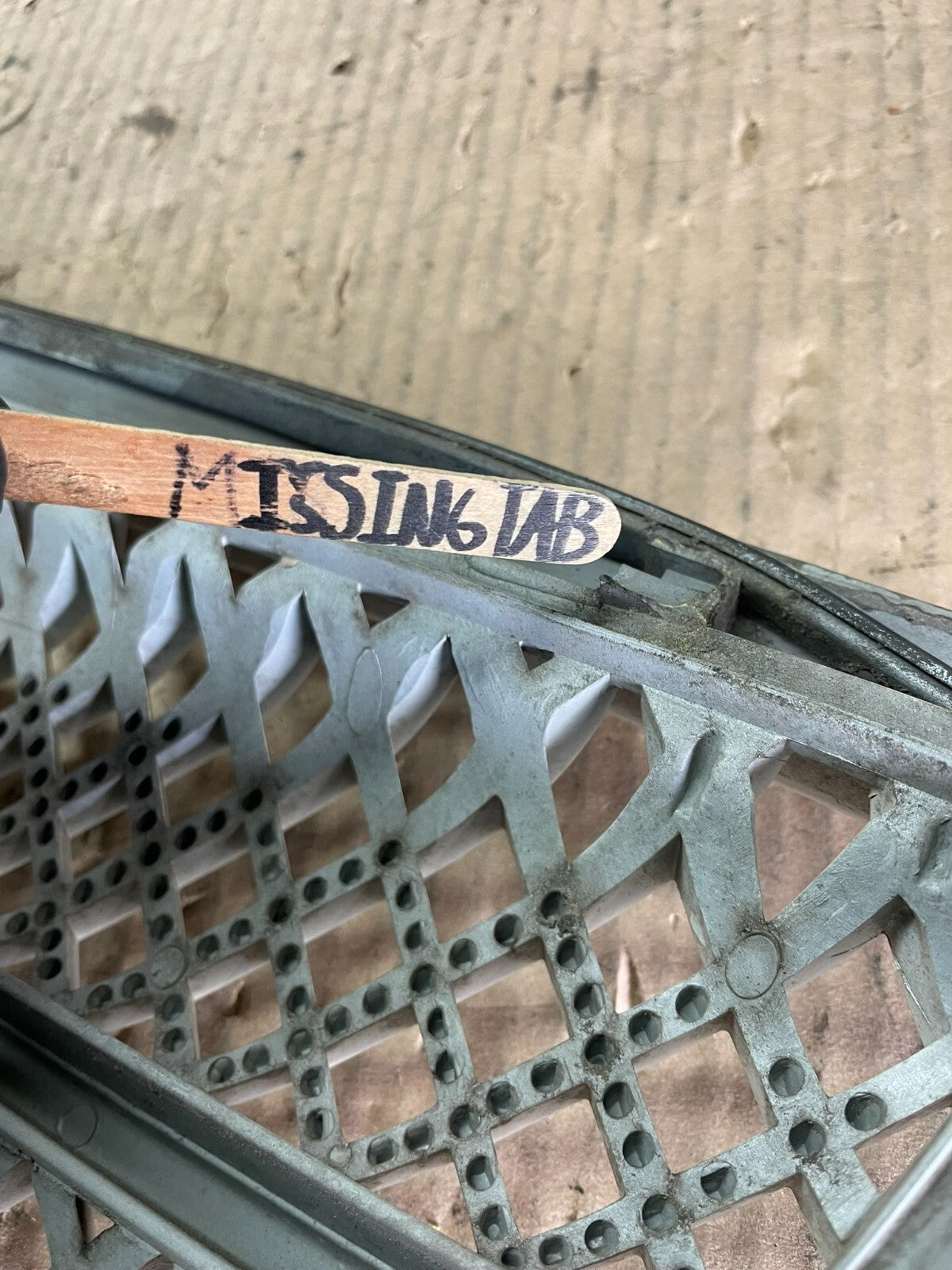 2004 to 2005 Kia Sedona Front Upper Grill Grille L9634 PS11