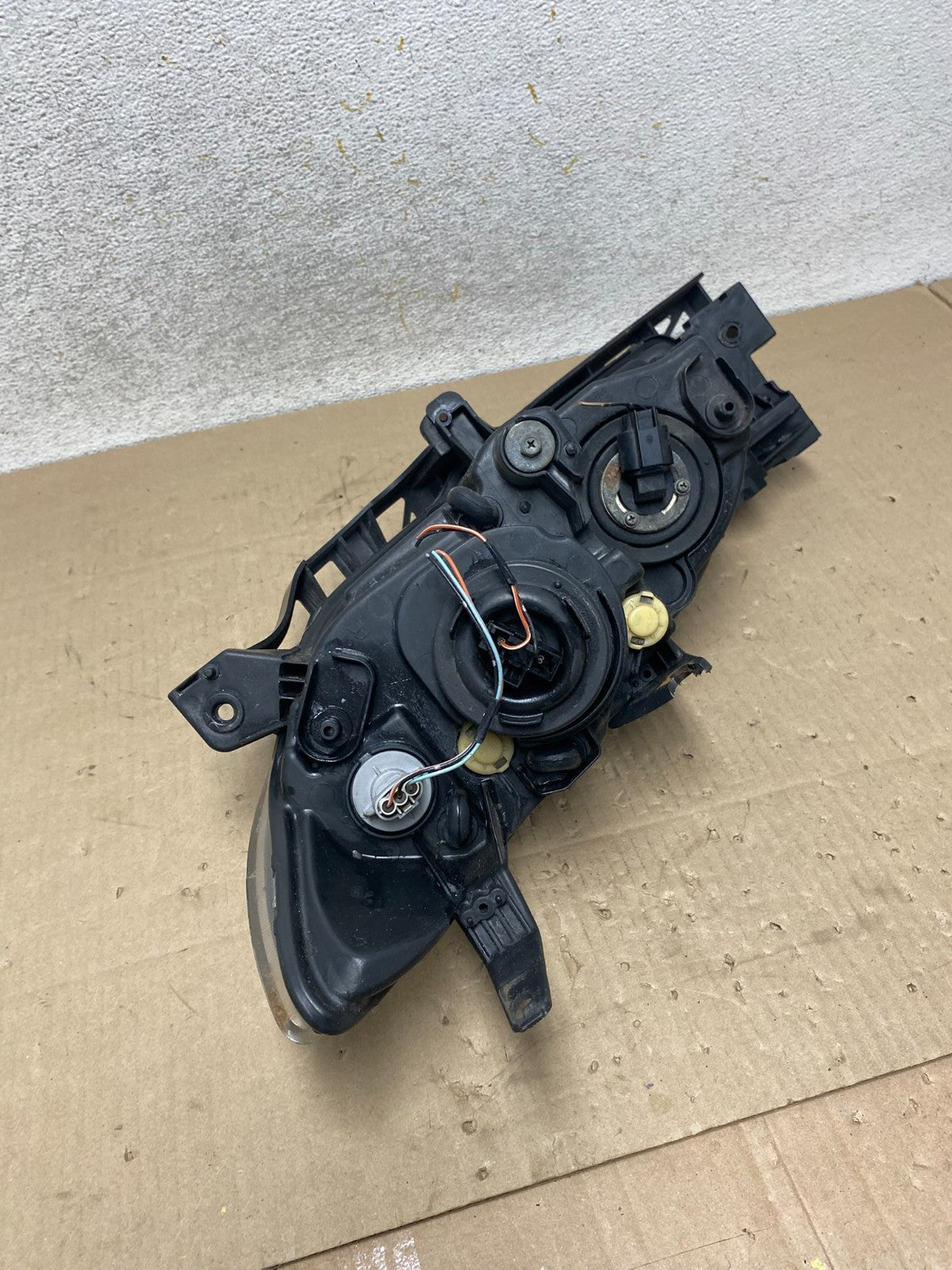 2004 to 2009 Mazda 3 Sedan Right Passenger Rh Side Headlight AI2269 DW7