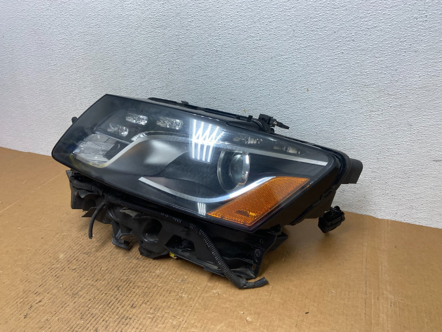 2009-2012 Audi Q5 Left Driver LH Side Xenon HID Headlight AE0300 DW1