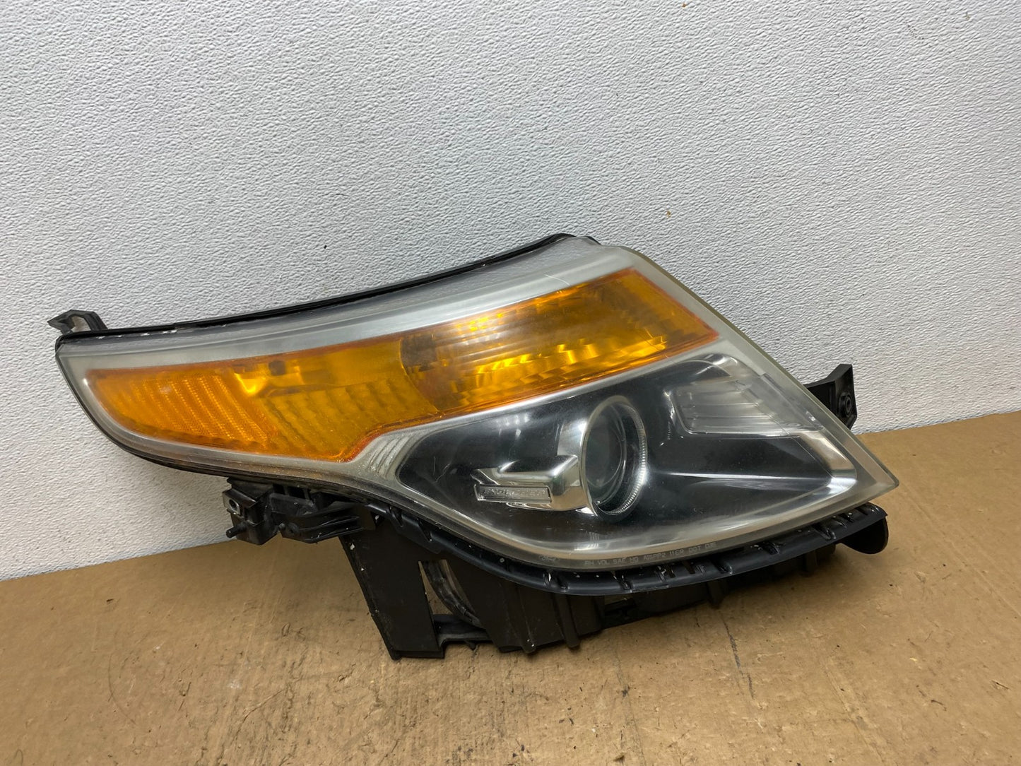 2011 to 2015 Ford Explorer Right Passenger Xenon Headlight AD0712 DW0