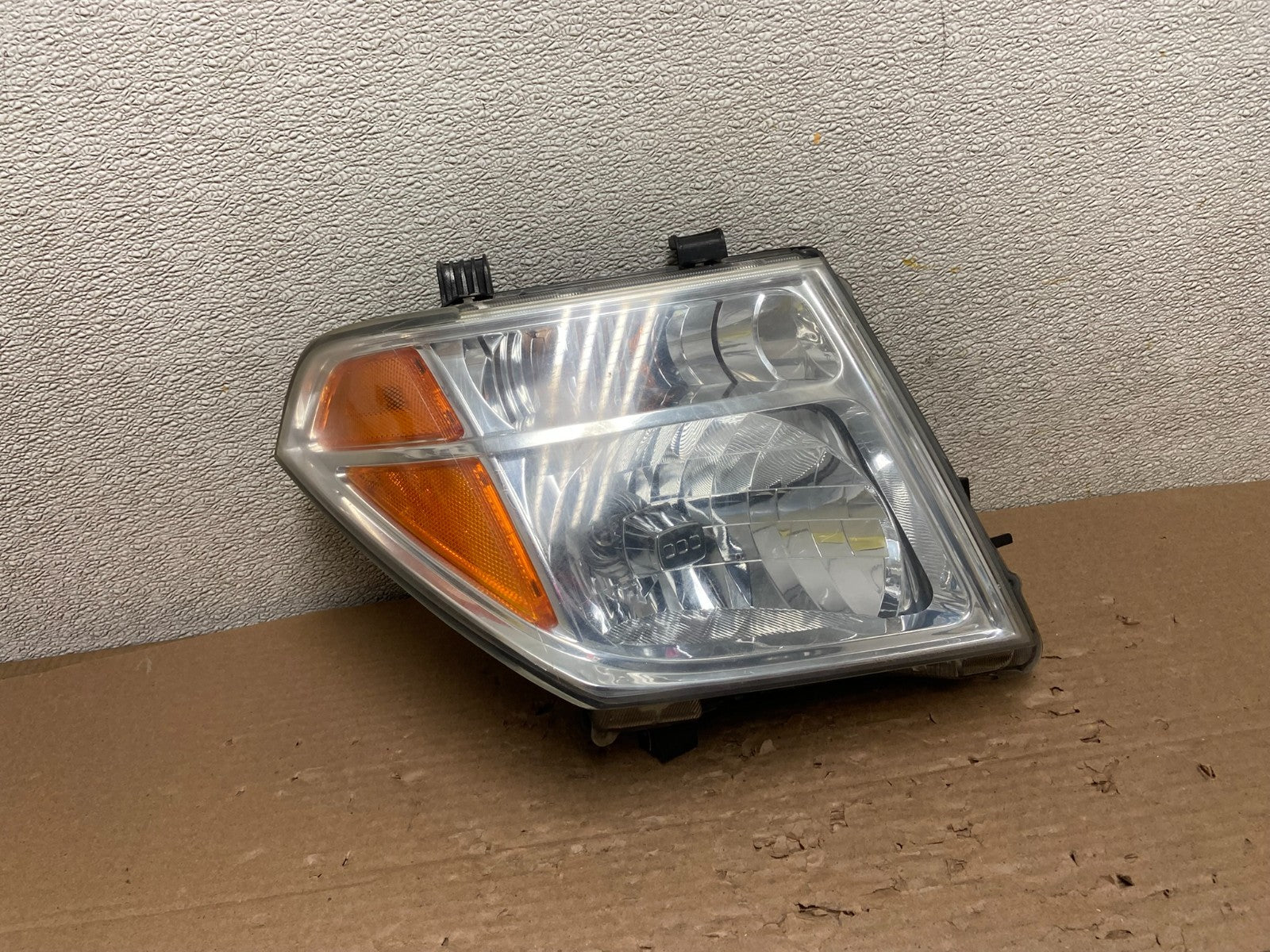 2005 to 2007 Nissan Pathfinder Halogen Headlight Right Passenger Oem AB1522 DW0
