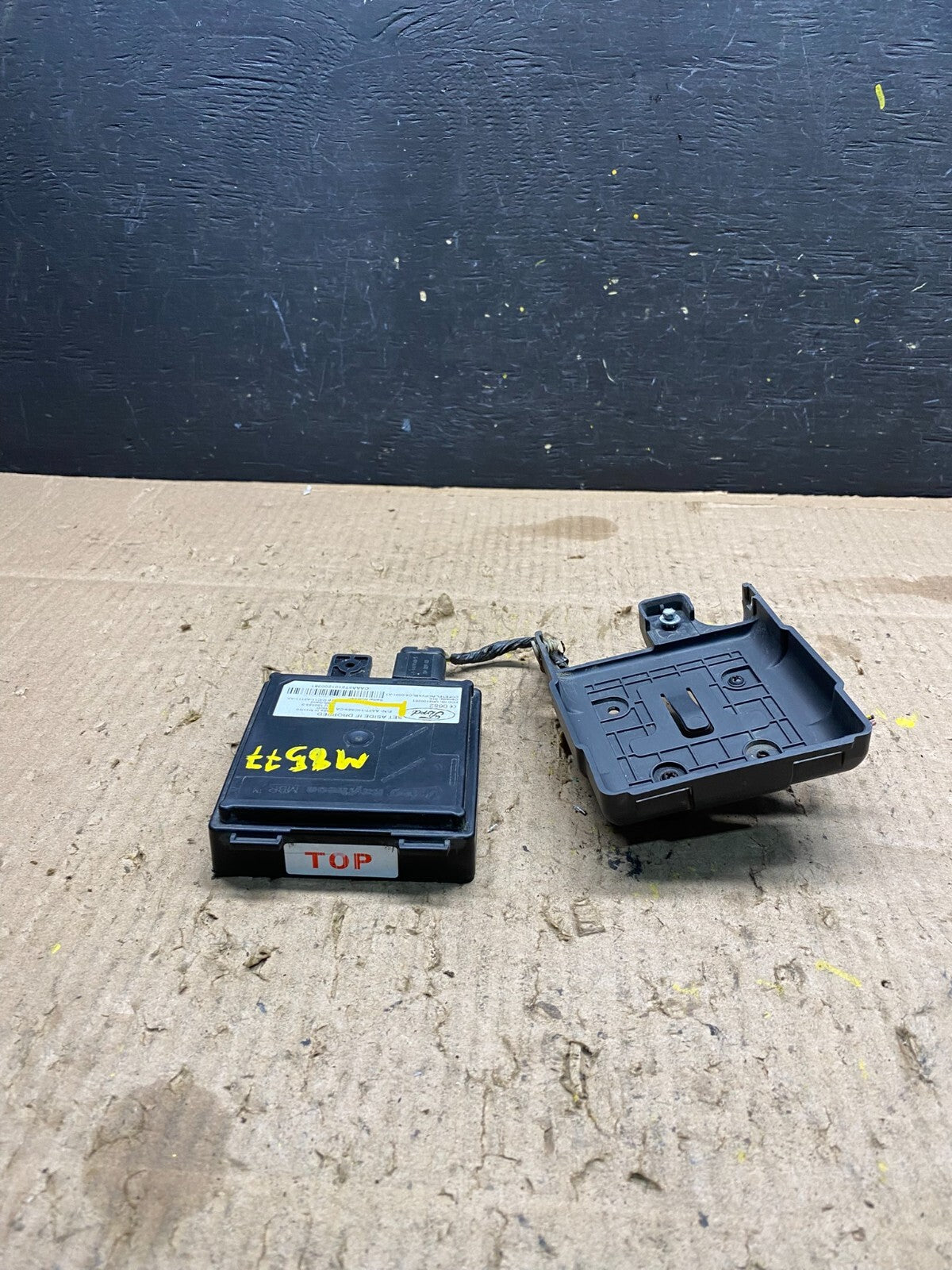 2010 to 2012 Lincoln MKT Blind Spot Control Module Radar Computer M8577 DG3