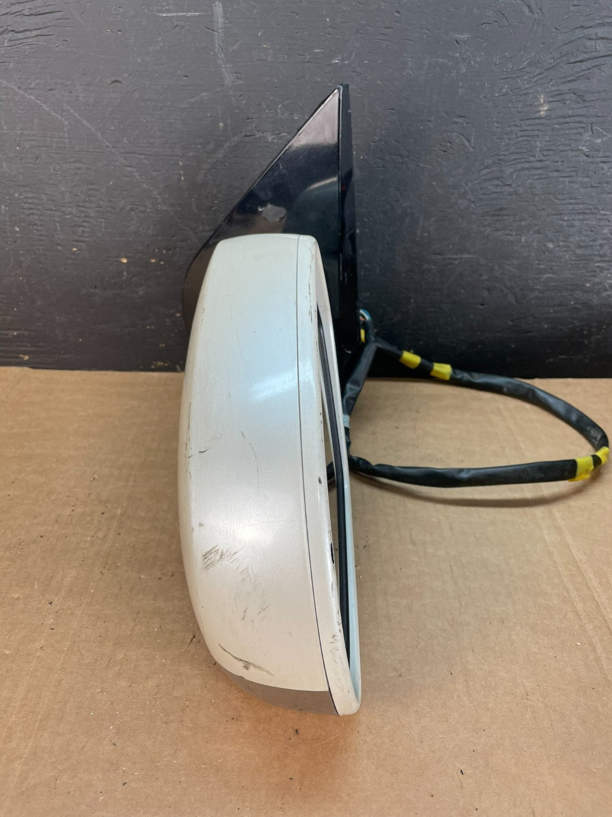 2007 - 2014 Cadillac Escalade Left Driver Door Mirror Turn Signal AE8320 DW10