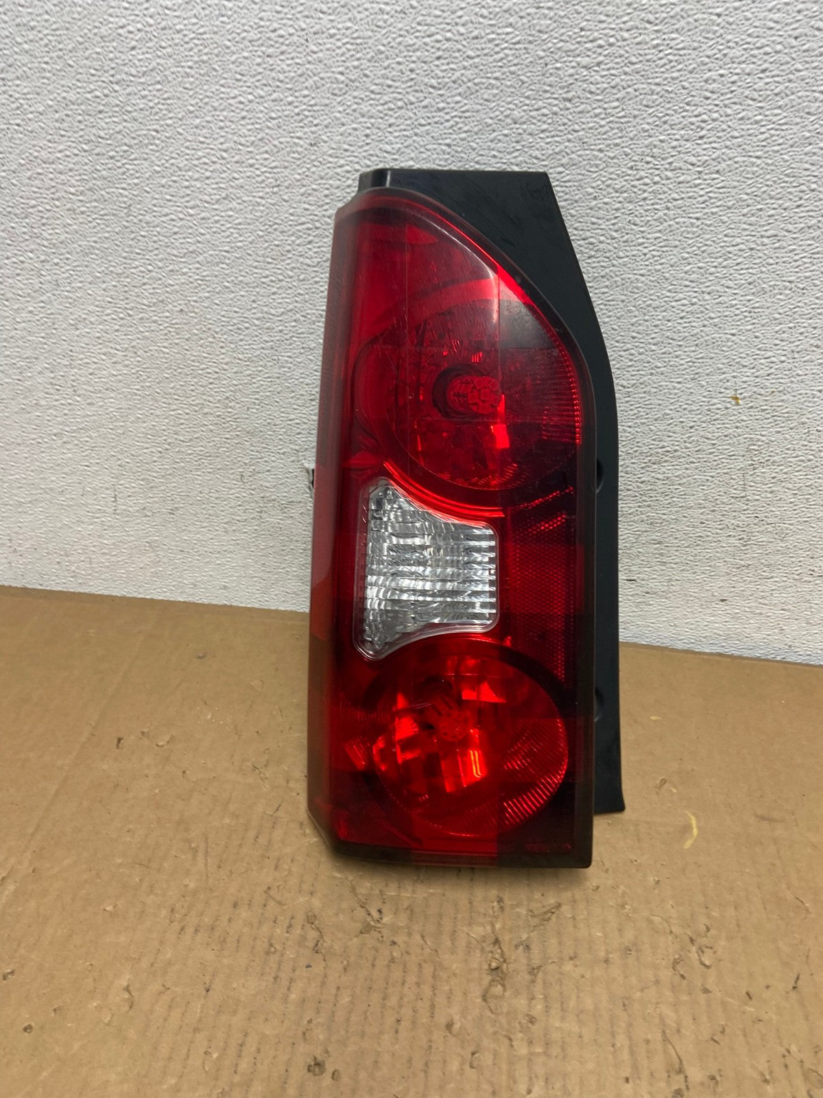 2005 to 2015 Nissan Xterra Tail light Left Driver Lh Side AD1036 LK0