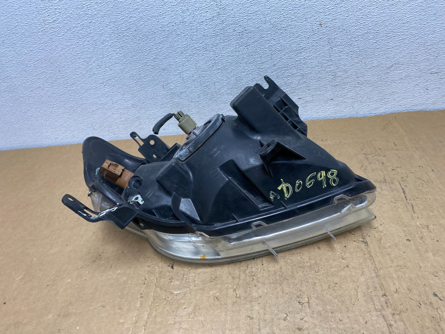 2008 to 2011 Mercury Mariner Left Driver LH Side Halogen Headlight AD0698 DW7