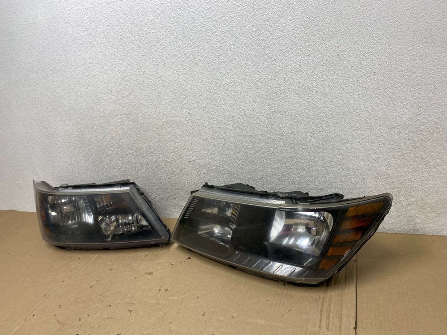 2009 to 2017 Dodge Journey Headlights Left+Right Set Halogen AG6899 DW1