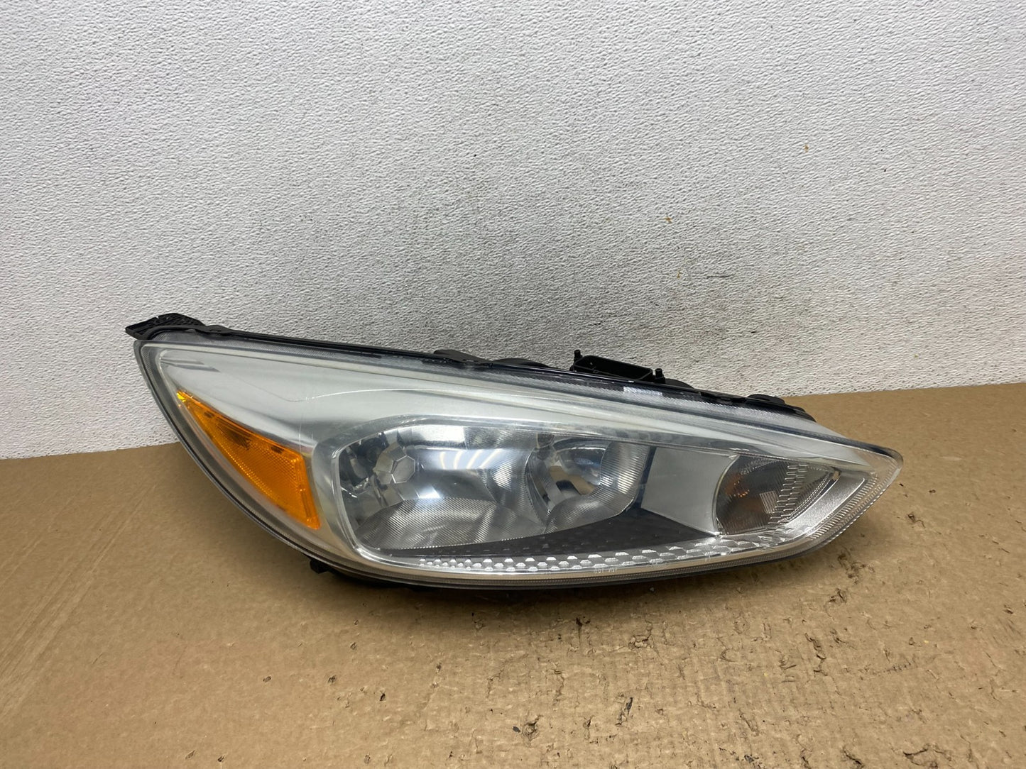 2015-2017 Ford Focus Right Passenger Rh Side Halogen Headlight AF8343 DW0