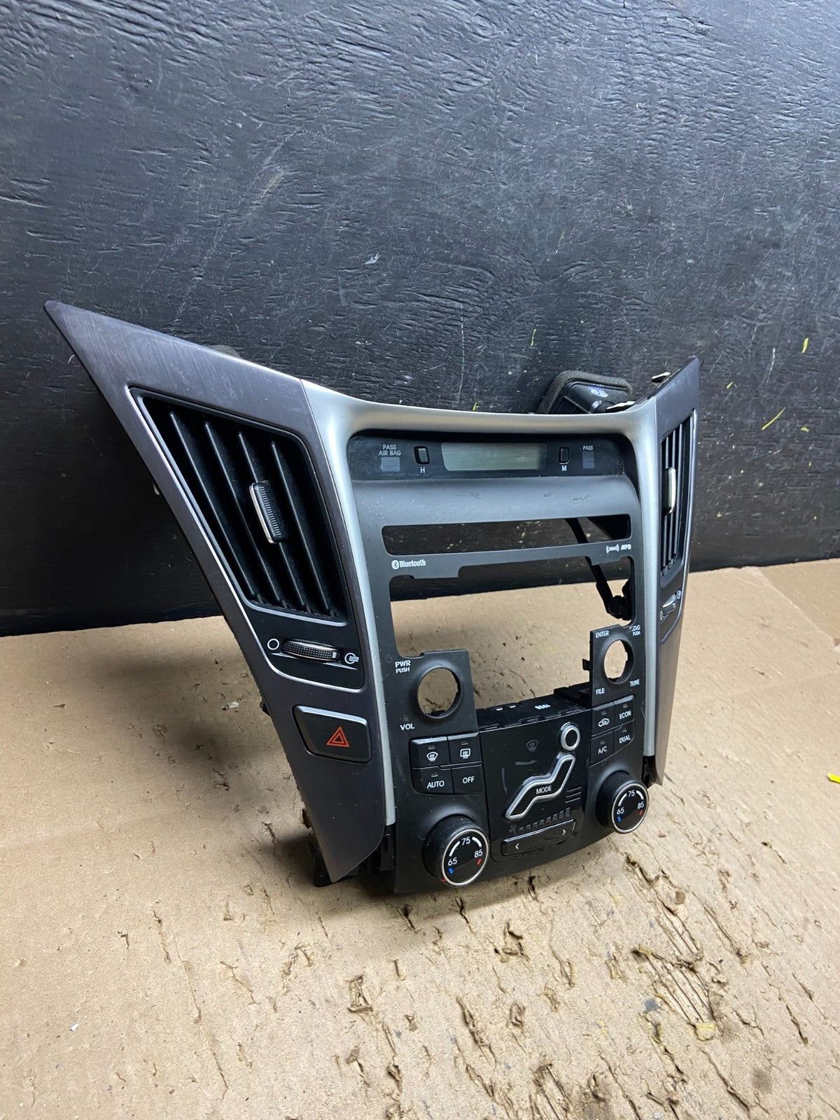 2011 to 2014 Hyundai Sonata Center Radio Climate Control Air Vent Bezel T8783 DG1