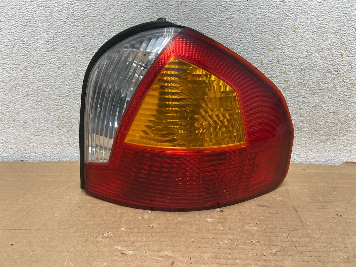 2001 2002 2003 2004 Hyundai Santa Fe Right Passenger Rh Tail Light AH8542 LK0