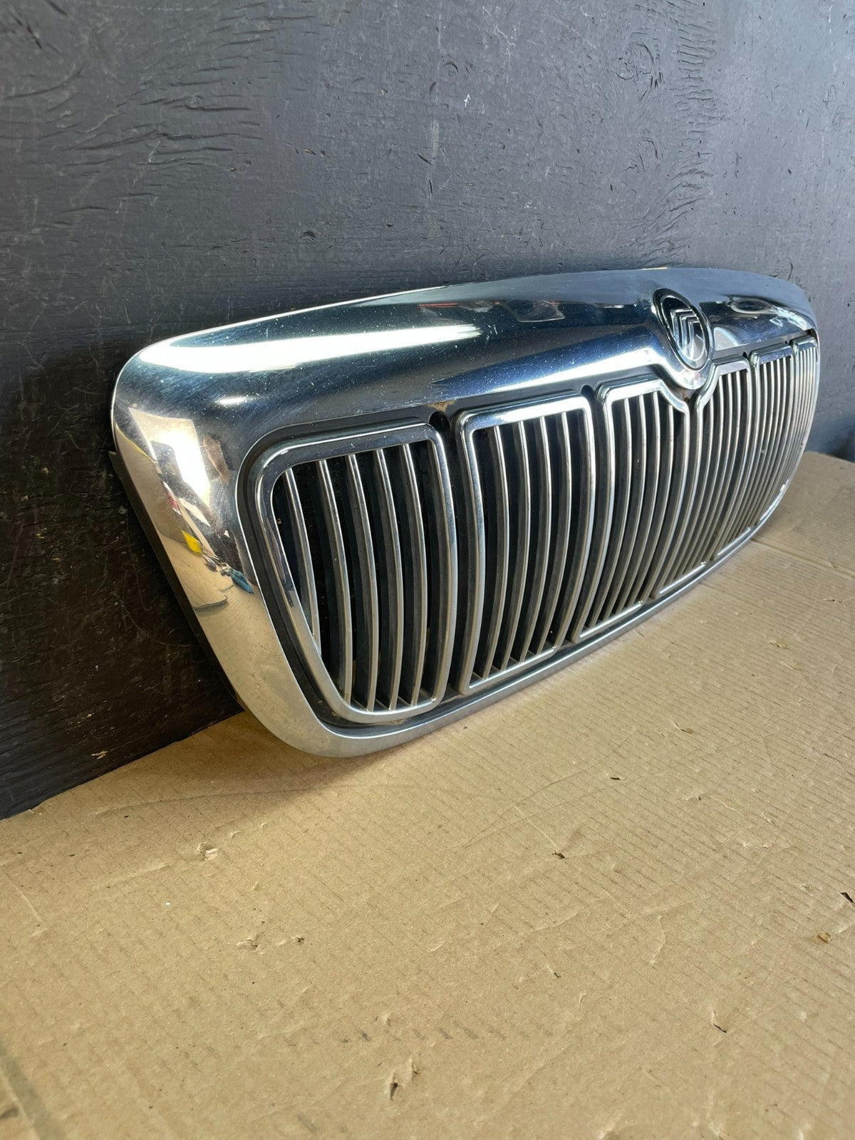1998 to 2002 Mercury Grand Marquis Front Upper Grill Grille ae3745 DG2