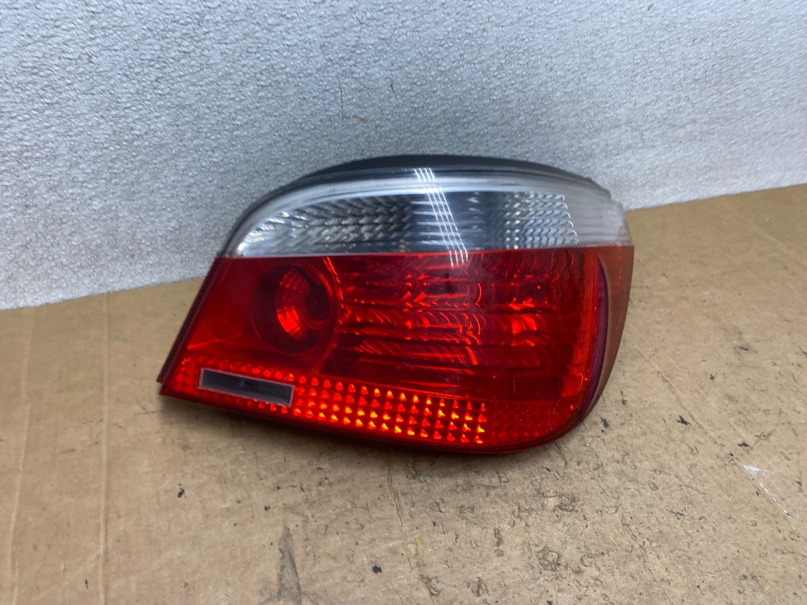 2004 - 2007 BMW 5 Series E60 Right Passenger RH Side Tail Light OEM T5415 DW2
