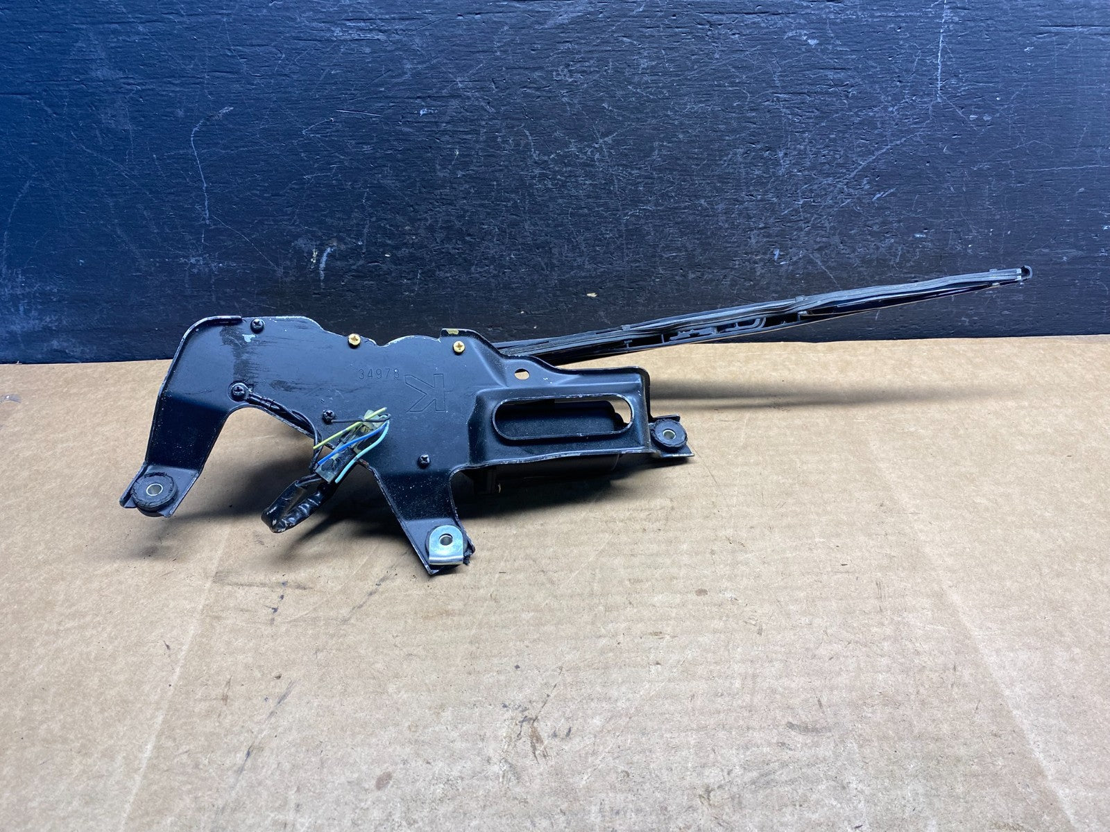 2005 to 2009 Subaru Legacy Outback Rear Windshield Wiper Motor AD75575