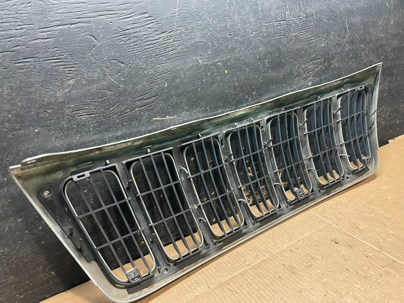 1999 to 2003 Jeep Grand Cherokee Front Upper Grill Grille y1893 DG4