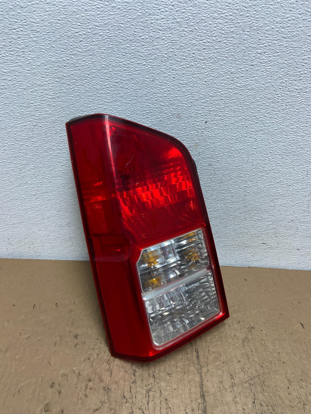 2005 to 2012 Nissan Pathfinder Tail light Left Driver Lh Side AC7400 DW2
