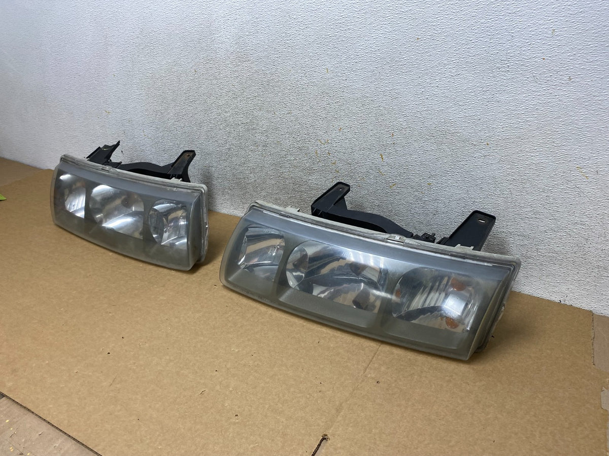 2002 2003 2004 Saturn Vue Left+Right Set Side Headlights AI2580 DW1