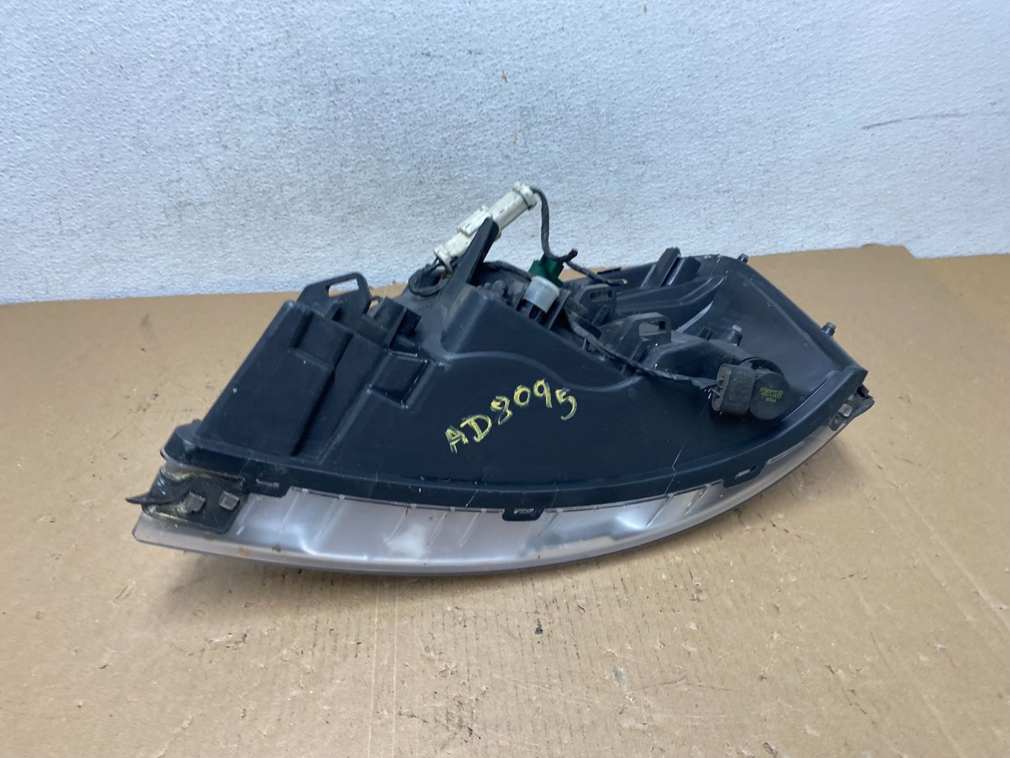 2004 - 2007 Ford Freestar Right Passenger RH Side Headlight Halogen AD8095 DW6