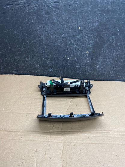 2003 2009 Kia Sorento Center Radio Clock Hazard Switch Trim AF1864 DG4