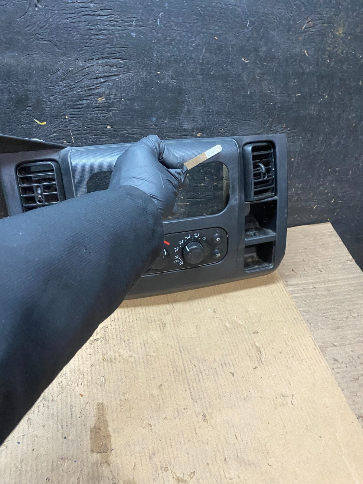 2001 2004 Dodge Dakota Speedometer Climate  Control Radio Panel Bezel X3170 DG5