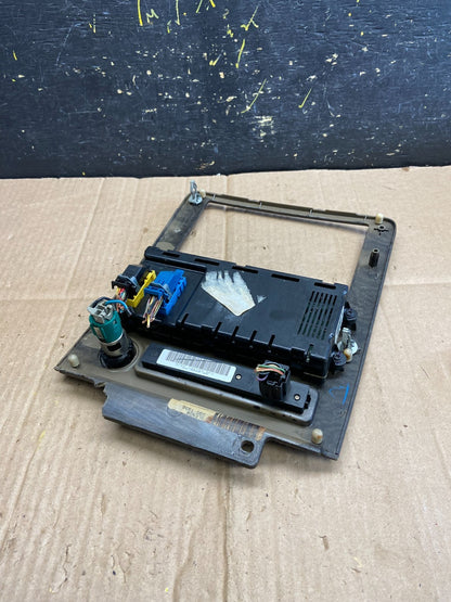 2005 to 2007 Ford Freestyle Montego Climate Control Radio Bezel Trim aa4870 DG5