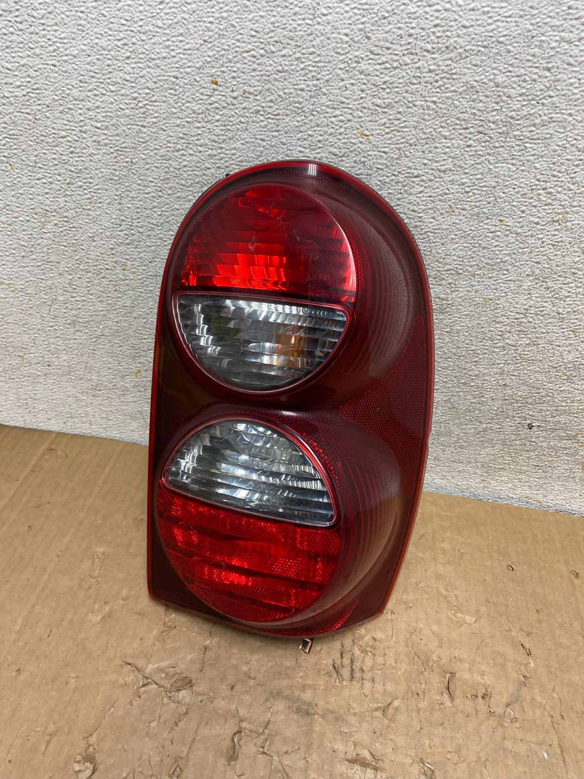 2005 2006 2007 Jeep Liberty Right Passenger Rh Side Tail Light AI9270 LK0