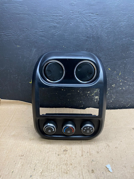 2011 to 2017 Jeep Compass Dash Climate Temperature Control Radio Bezel z1820 DG0