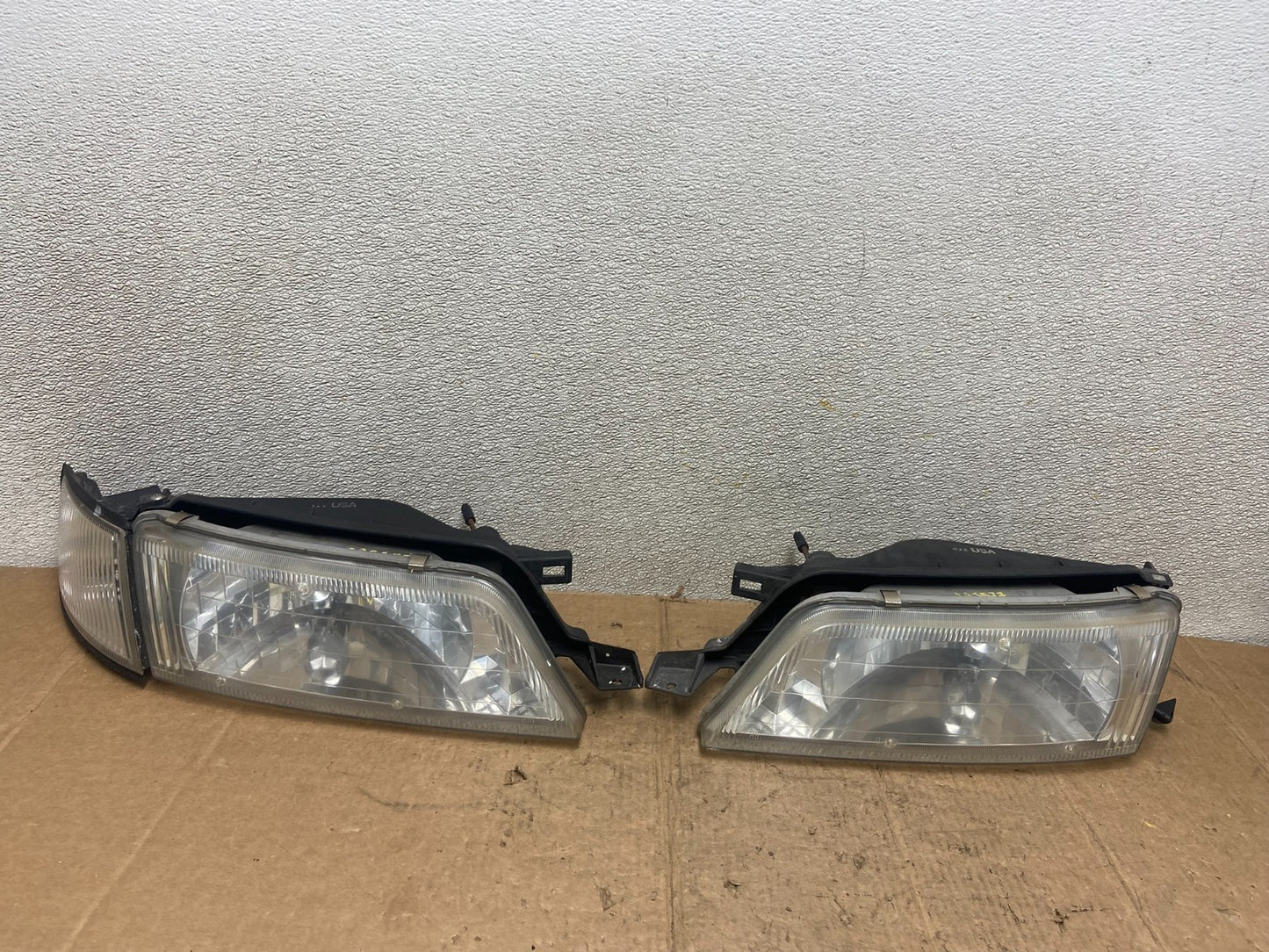 1997 to 1999 Nissan Maxima Left+Right Side Headlights Halogen OEM AA35770