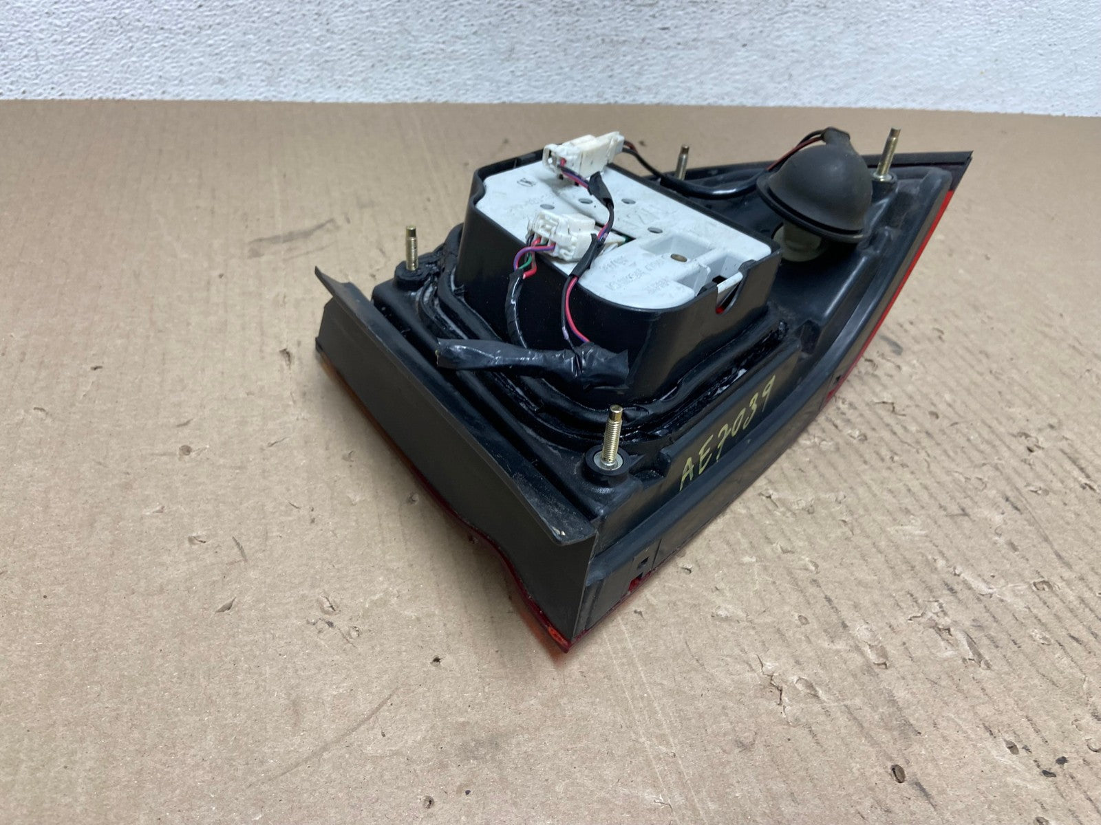 1995 1996 Nissan Maxima Left Driver LH Side Tail light AE7039 LK3