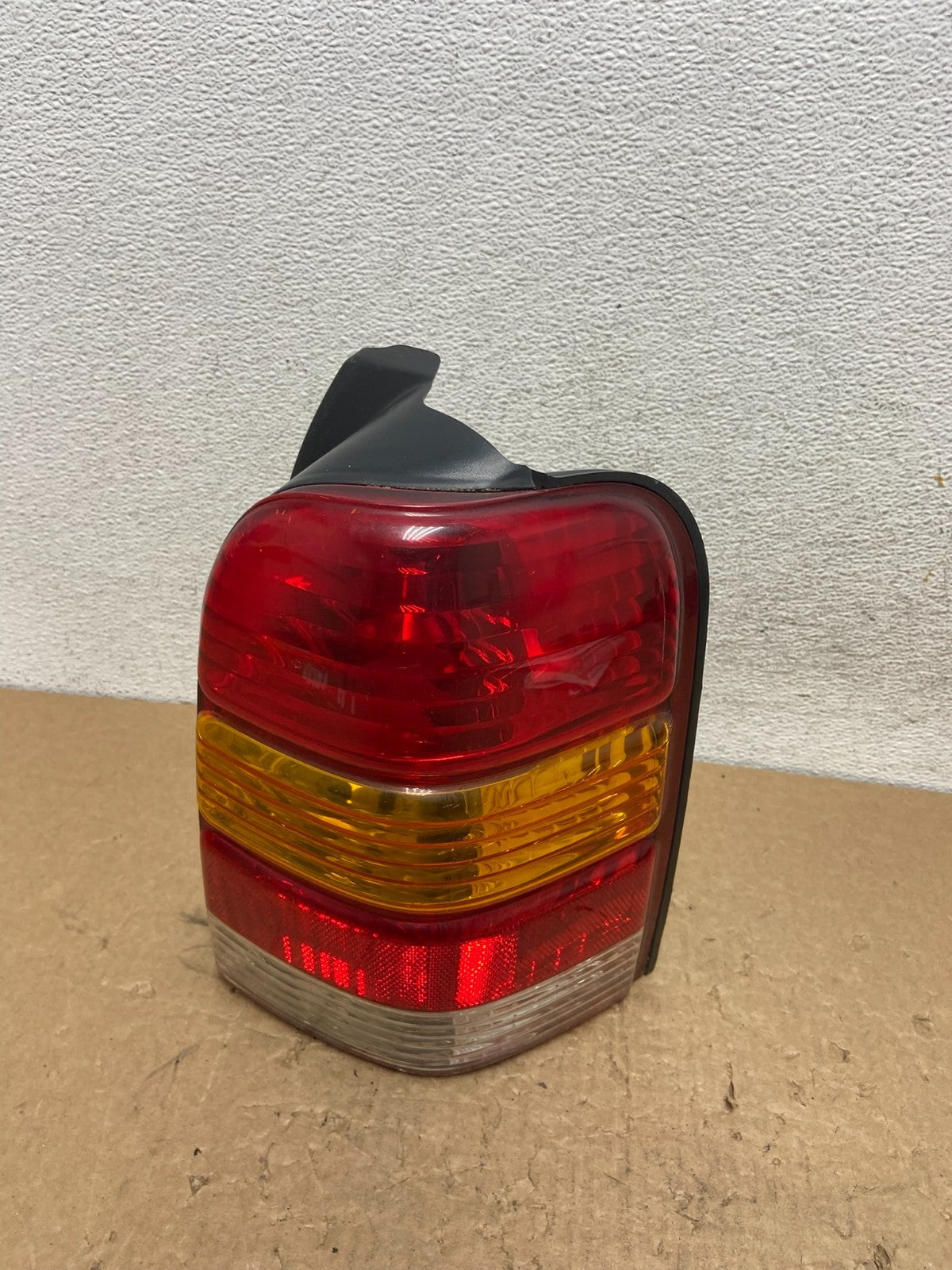 2001 to 2007 Ford Escape Right Passenger RH Side Tail Light AF8065 DW0