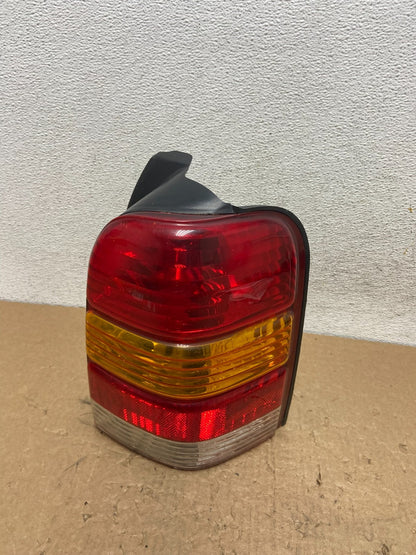 2001 to 2007 Ford Escape Right Passenger RH Side Tail Light AF8065 DW0