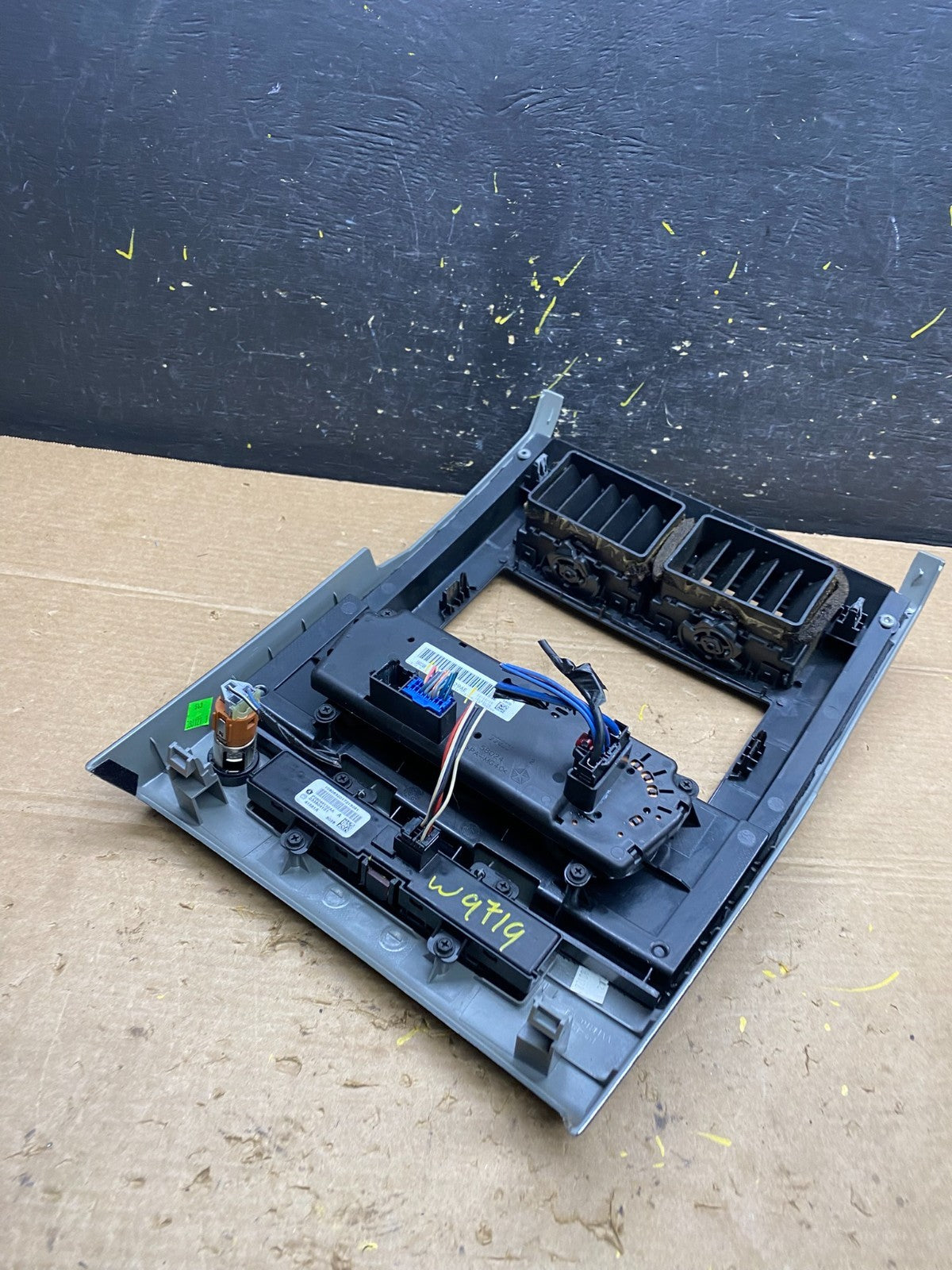 2008 to 2012 Jeep Liberty Dash Climate Temperature Control Radio Bezel w9719 DG5