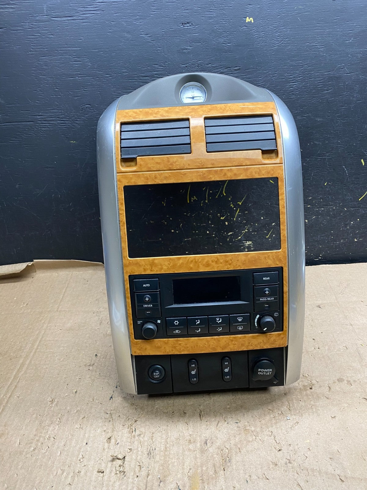 2007-2009 Chrysler Aspen Heat Climate Temperature Control Radio Bezel Z1923 DG0