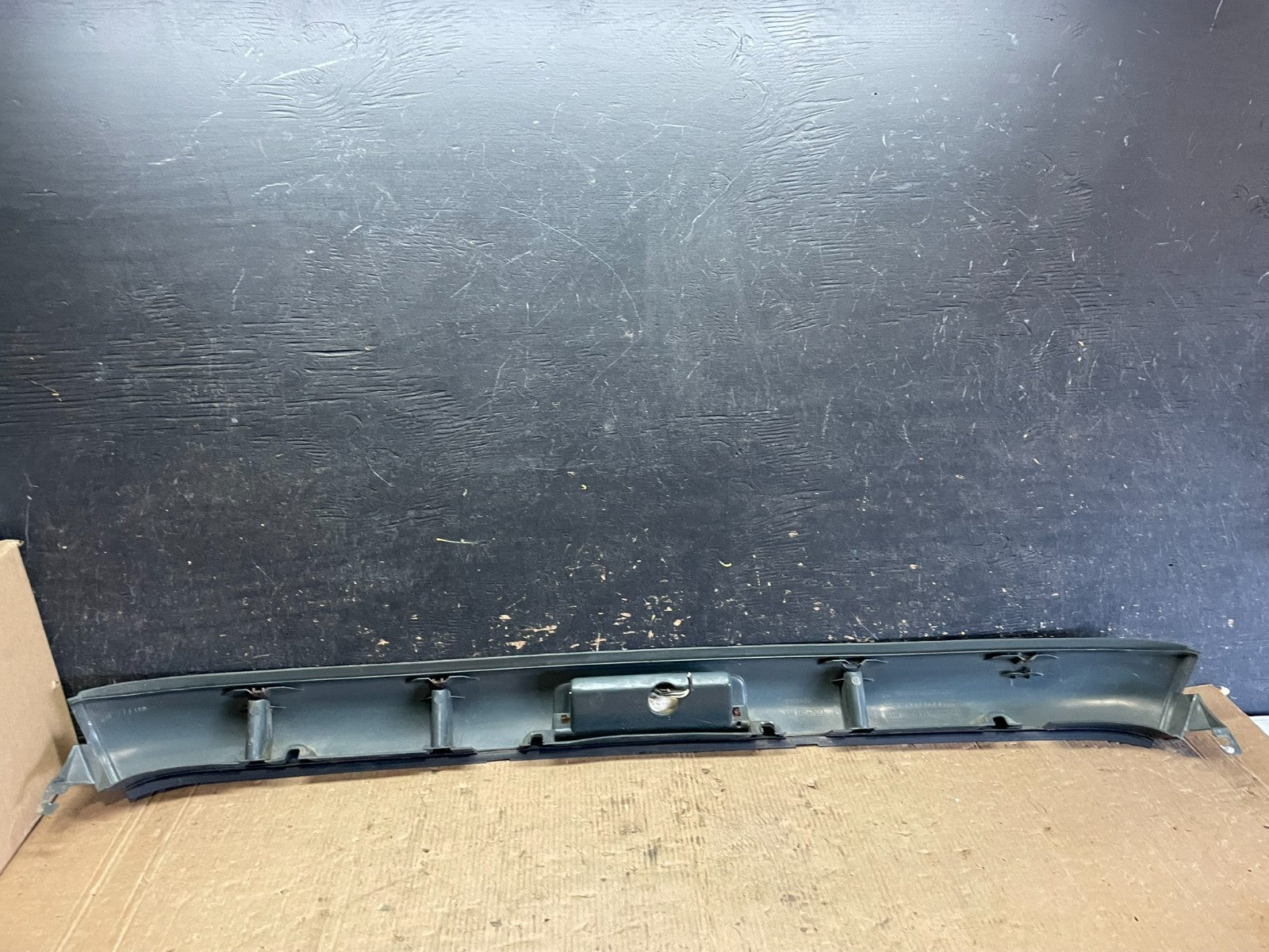 1996 to 2002 Chevrolet Express 3rd Third Brake Light Trim Spoiler Z8174 DG6
