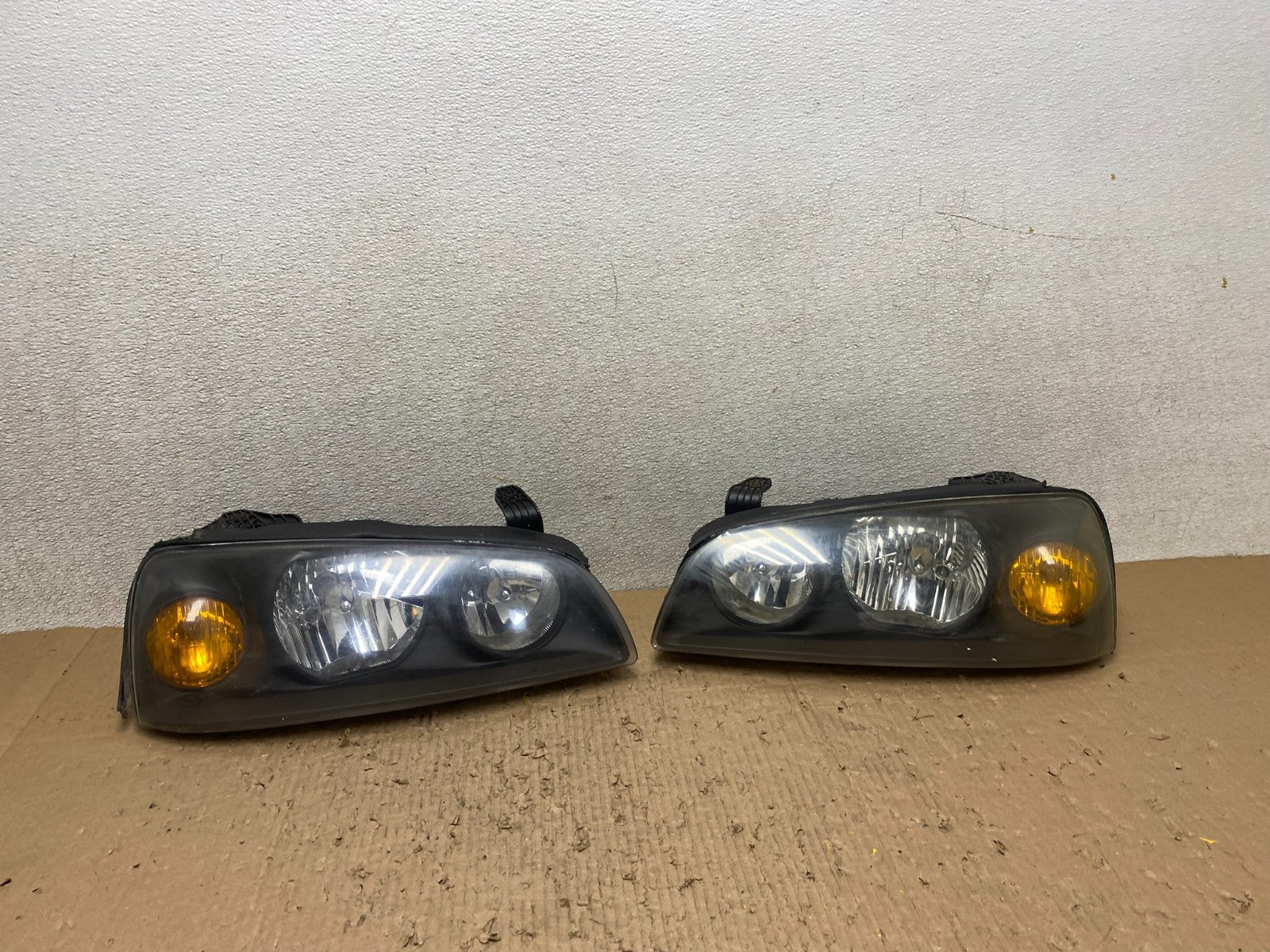 2004 2005 2006 Hyundai Elantra Left+Right Set Halogen Headlights T8051 DW0