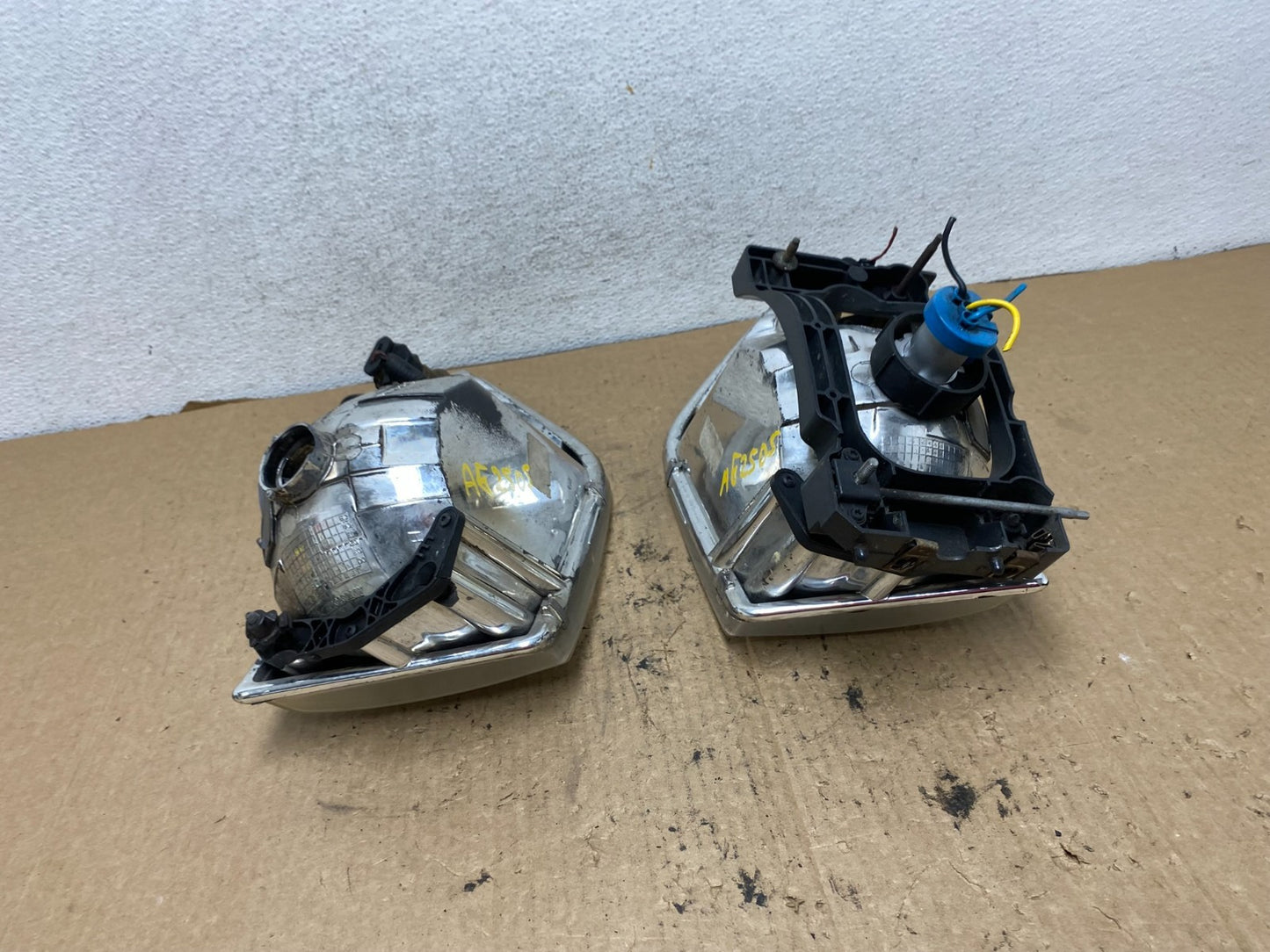 2001 to 2002 Nissan Quest Left+Right Side Halogen Headlights AG2505 DW12