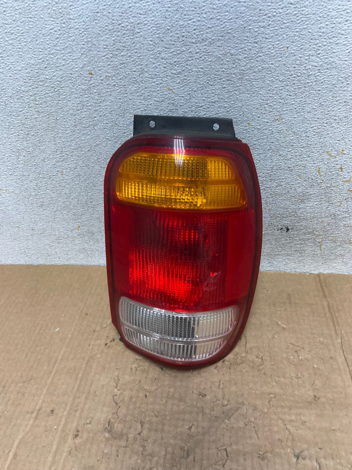 1998 to 2001 Ford Explorer Right Passenger Side Tail light AI5543 LK0