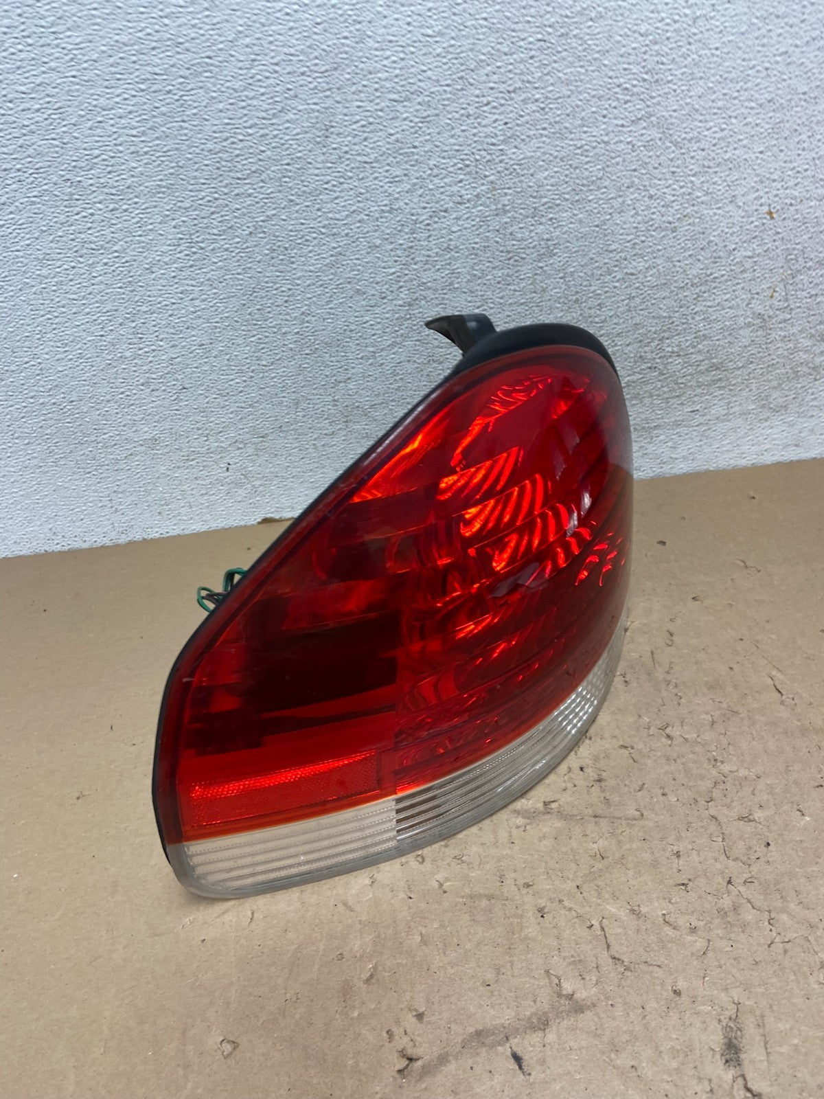 2005 to 2006 Hyundai Santa Fe Left Driver Side Tail Light AG43982