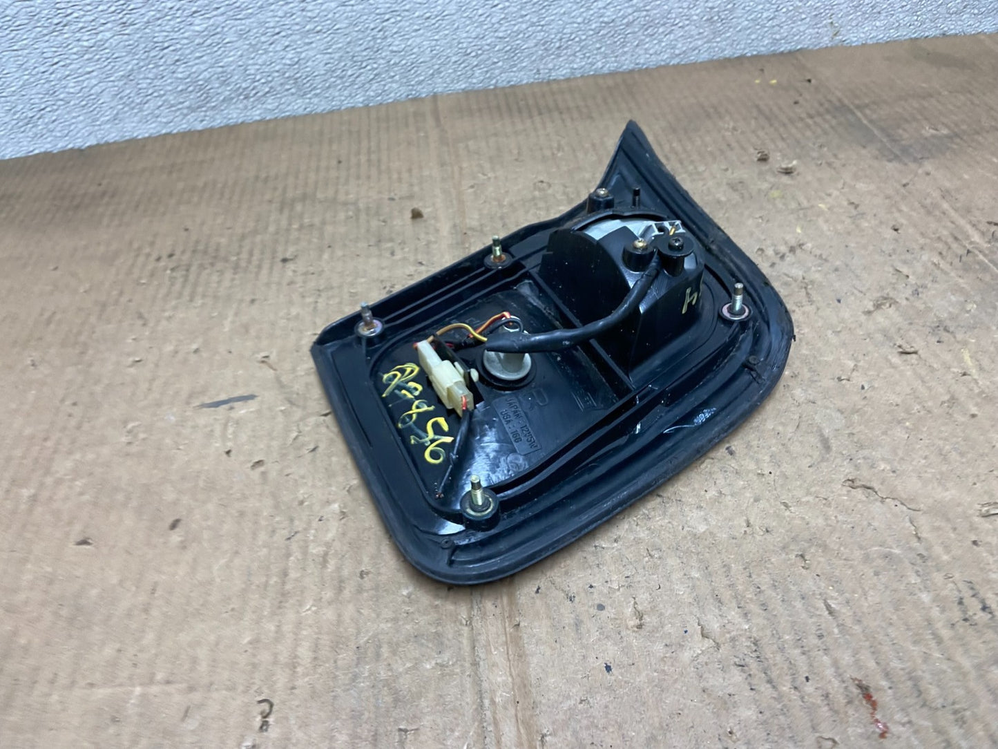 2001 2002 Subaru Forester Right Passenger RH Inner Lid Tail Light Oem AA66344