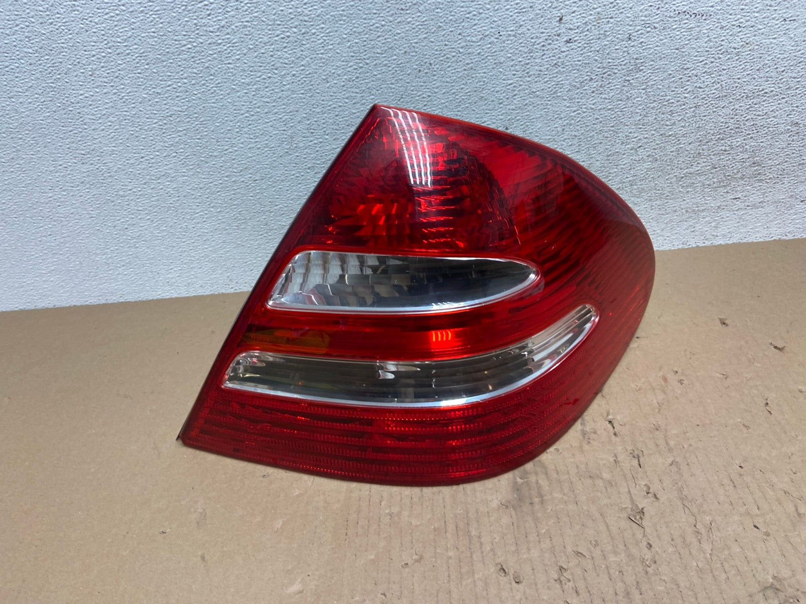 No Led 2003-2006 Mercedes E Class Sedan Right Passenger Tail Light AE7352 LK0