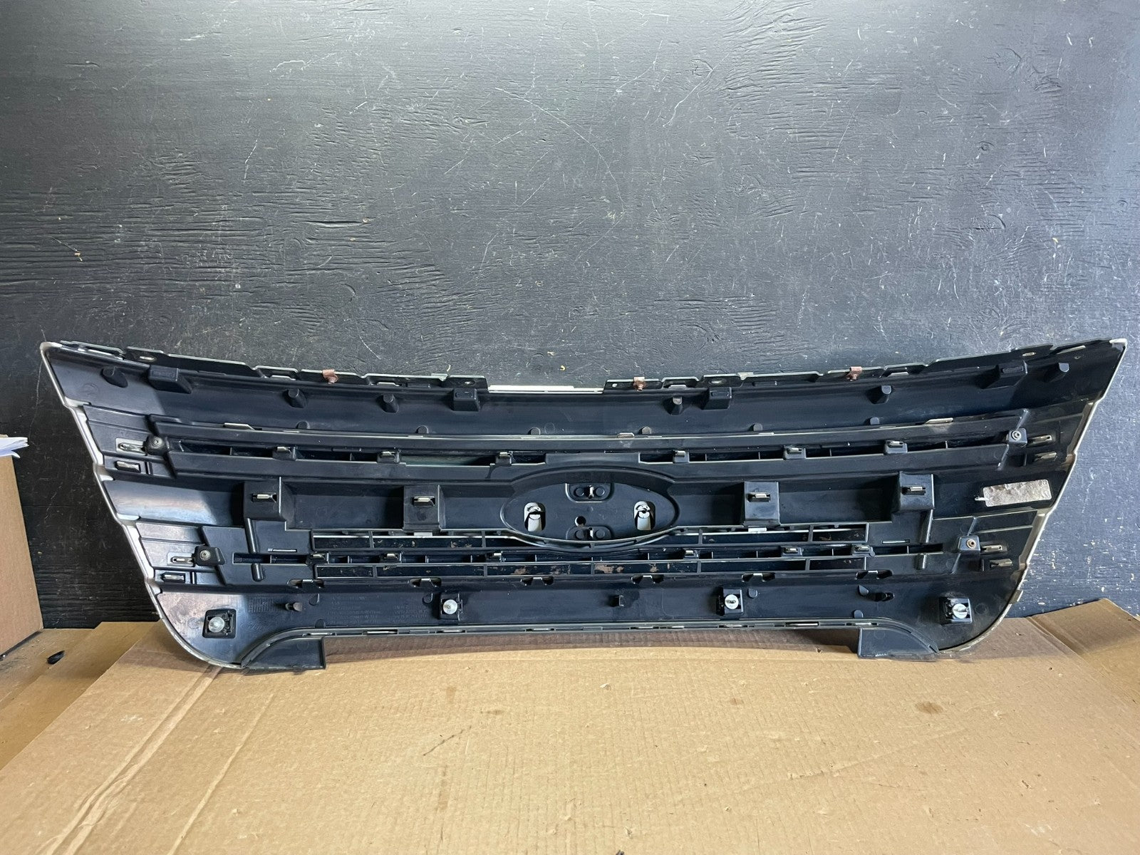 2011 to 2015 Ford Explorer Upper Front Grill Grille Oem ab3003 DG8
