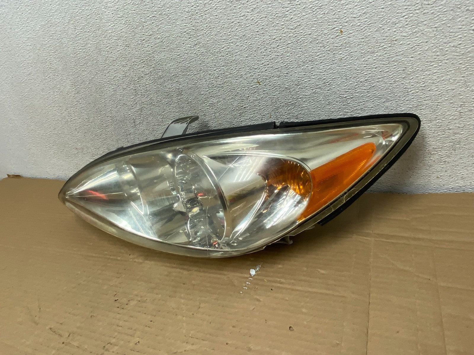 2002 2003 2004 Toyota Camry Left Driver Lh Side Halogen Headlight AG8953 DW2