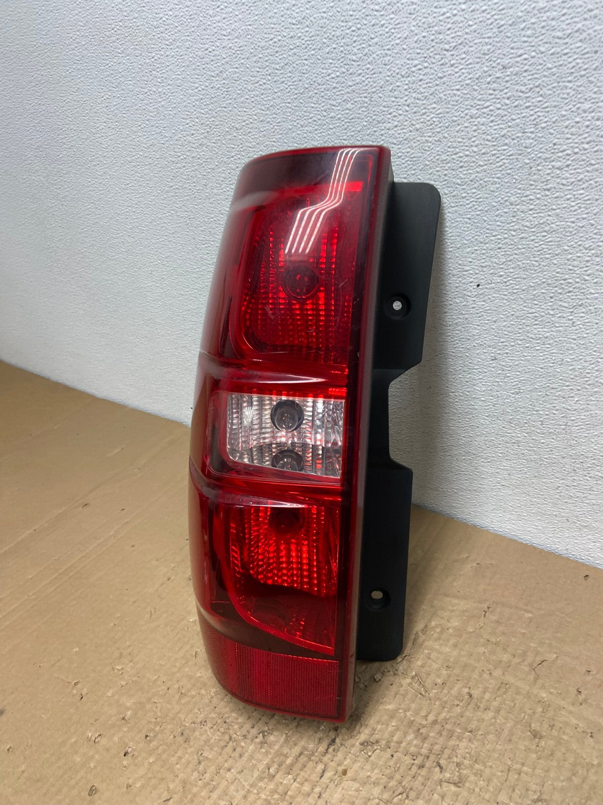 2008-2014 Chevrolet Tahoe Suburban Driver Lh Left Side Tail Light AC4119 LK1
