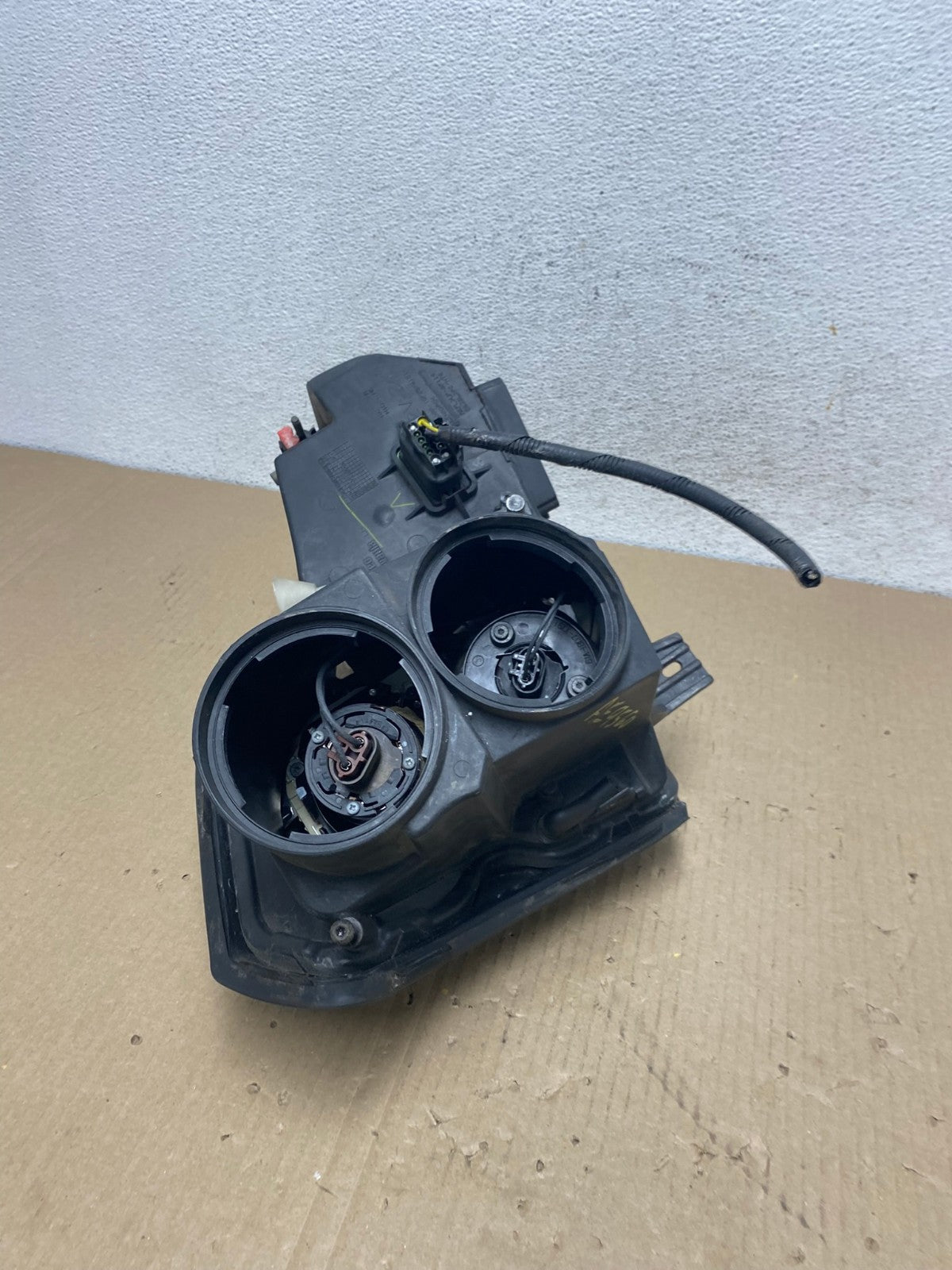 2003 to 2007 Cadillac CTS Left Driver LH Halogen Headlight AE9560 LK7