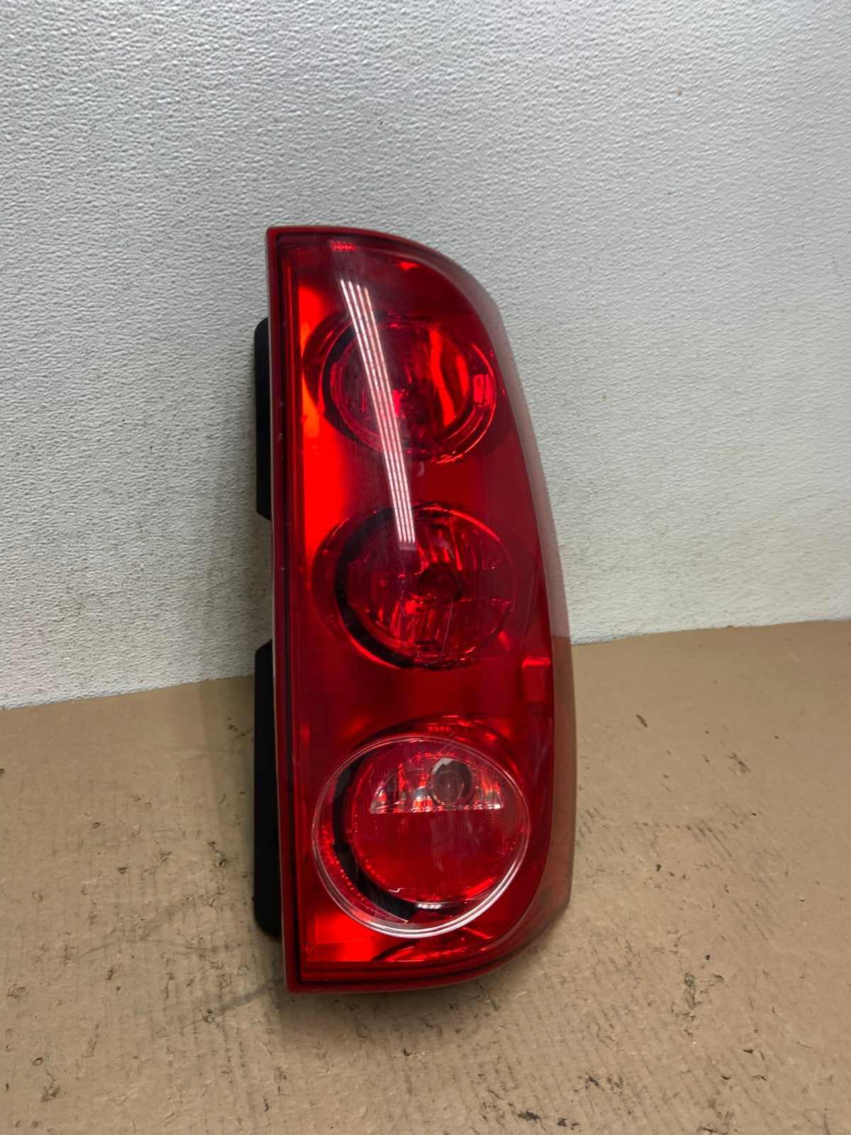 2007 to 2011 GMC Yukon Right Passenger RH Side Tail Light AF4252 LK2